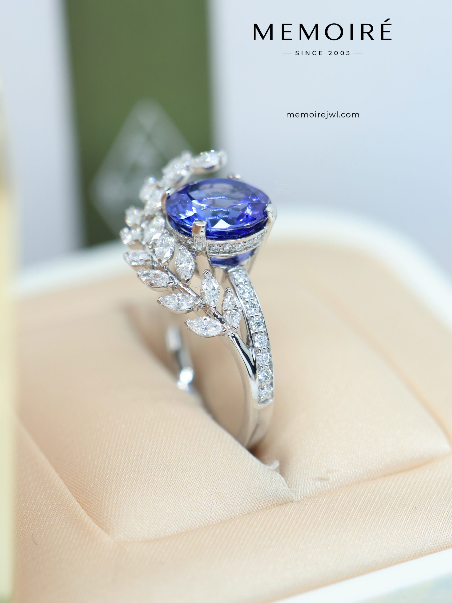 MEMOIRÉ Platinum 2.8ct Tanzanite Leaf Ring - Image 3