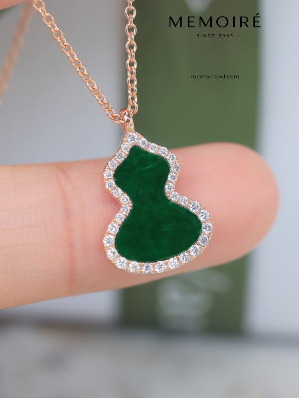 MEMOIRÉ Rose Gold Small Green Jade Gourd Necklace