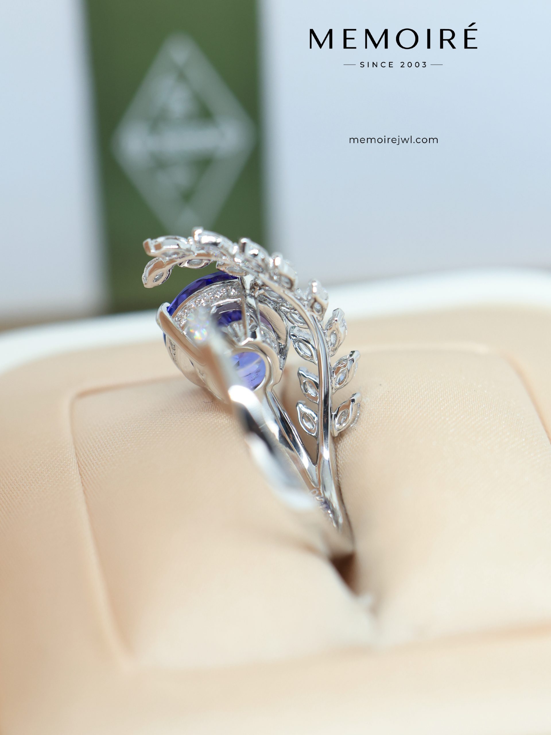 MEMOIRÉ Platinum 2.8ct Tanzanite Leaf Ring - Image 4