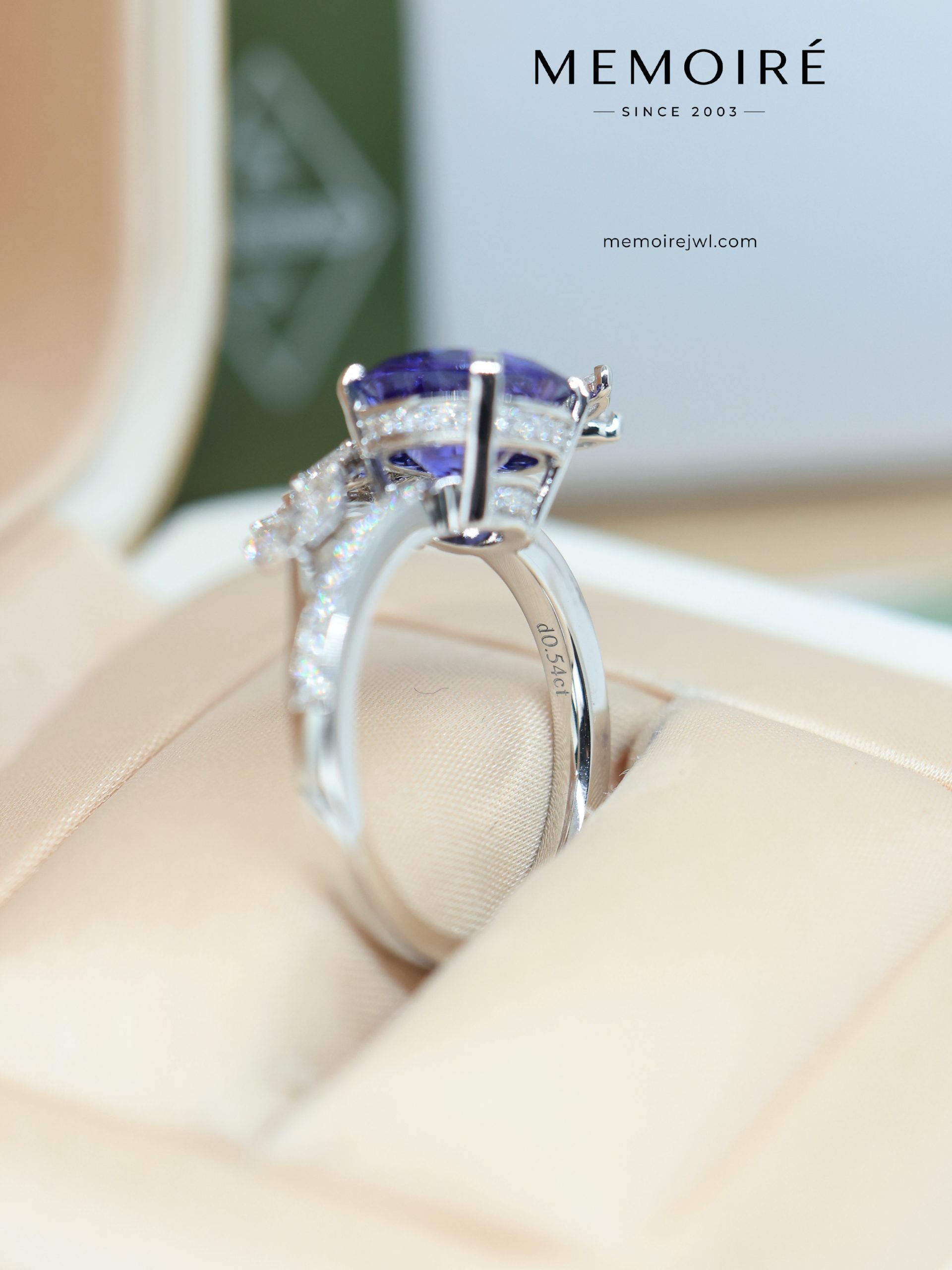 MEMOIRÉ Platinum 2.8ct Tanzanite Leaf Ring - Image 5