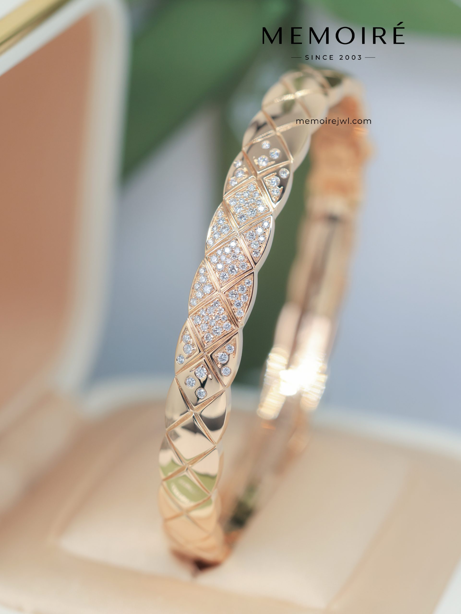 MEMOIRÉ Rose Gold Wide Diamond-Set Quilted Bangle