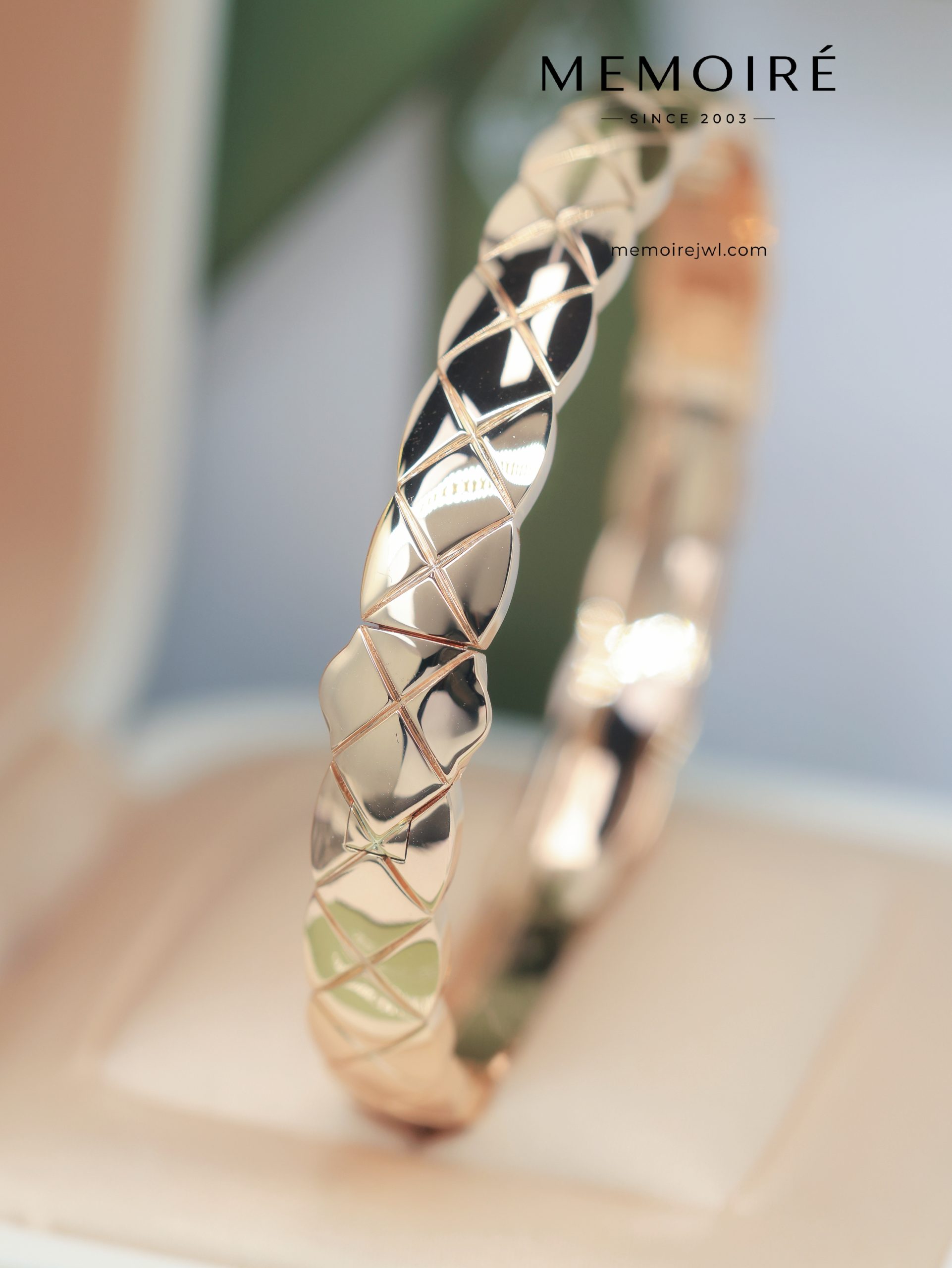 MEMOIRÉ Rose Gold Wide Diamond-Set Quilted Bangle - Image 3