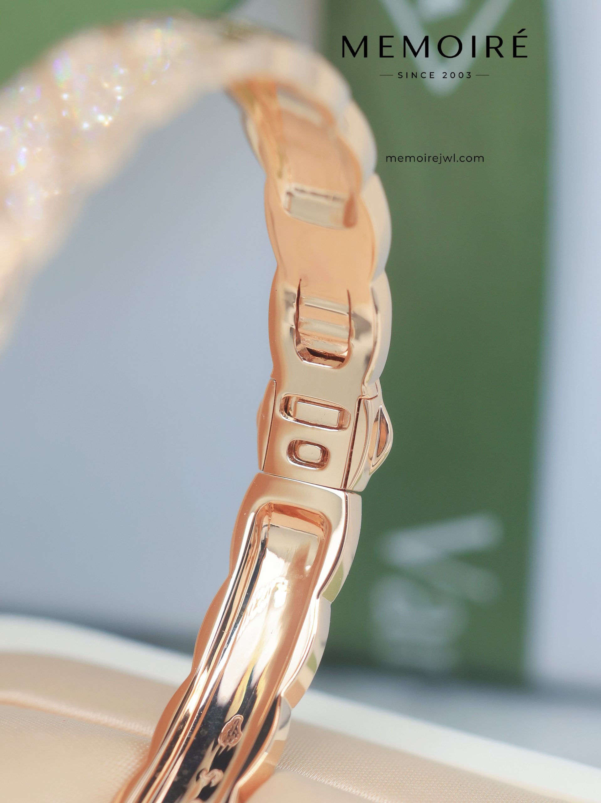 MEMOIRÉ Rose Gold Wide Diamond-Set Quilted Bangle - Image 4