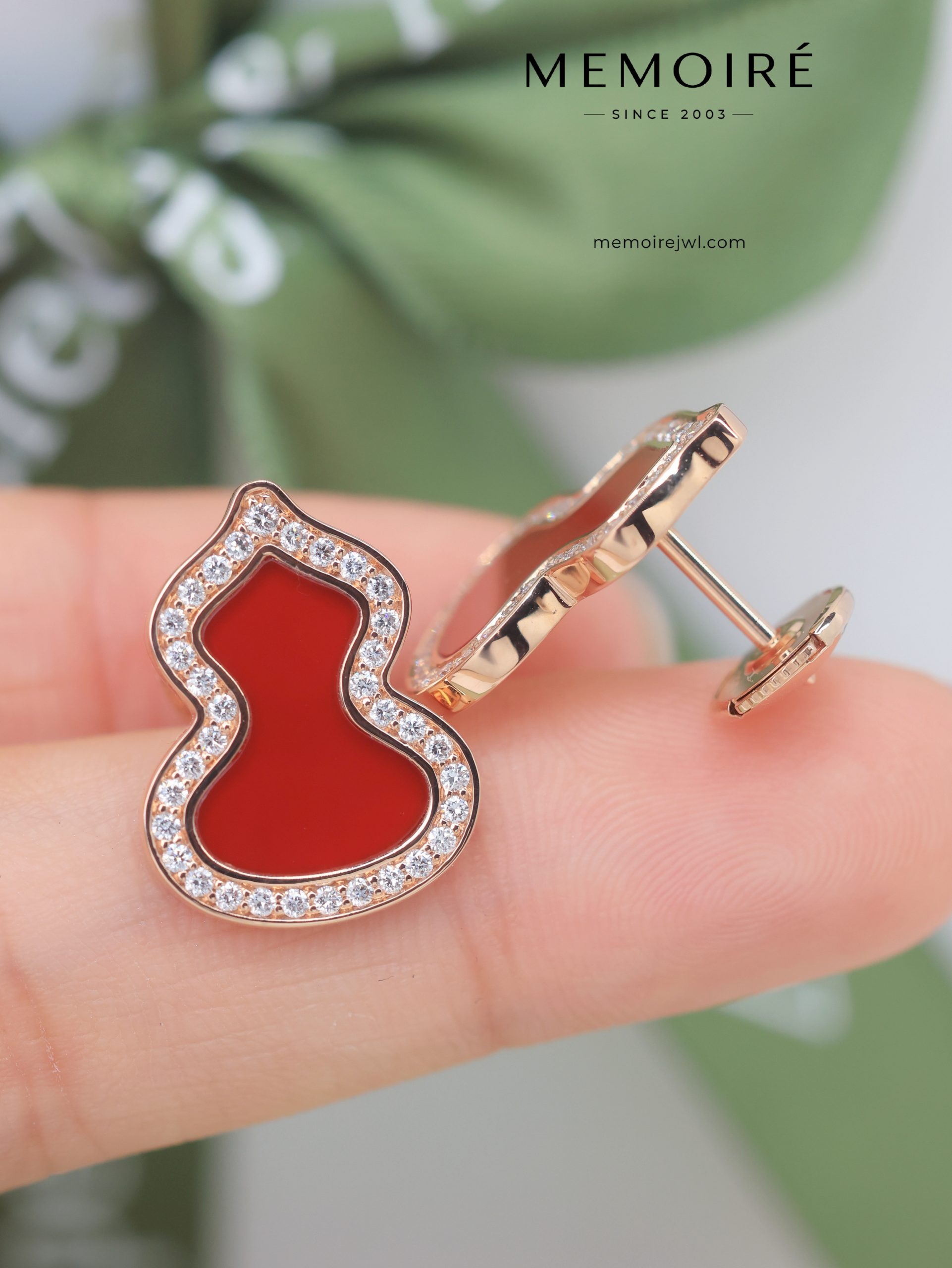 MEMOIRÉ Rose Gold Medium Red Agate Gourd Stud Earrings - Image 4