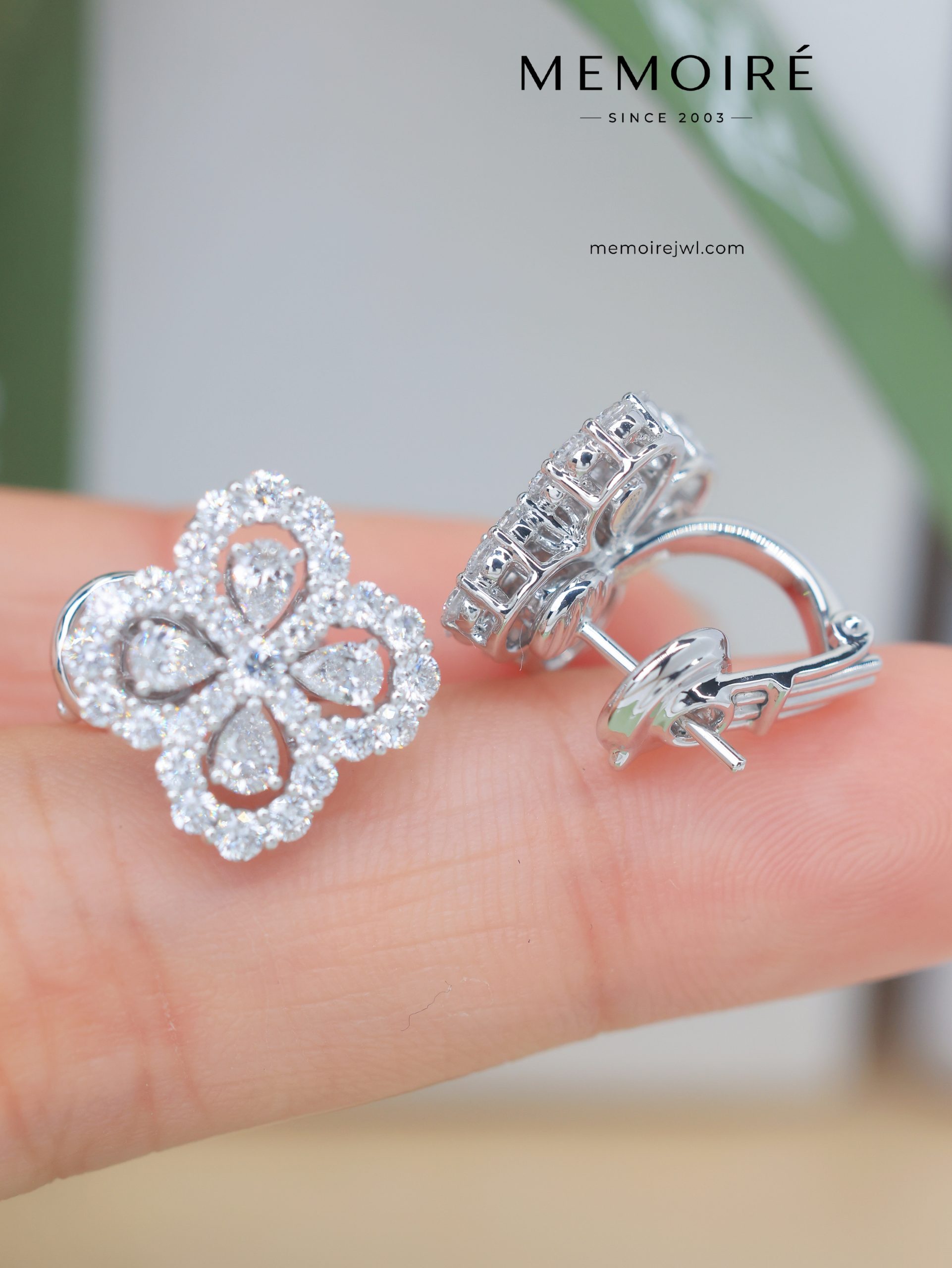 MEMOIRÉ White Gold Medium Loop Diamond Earrings - Image 3