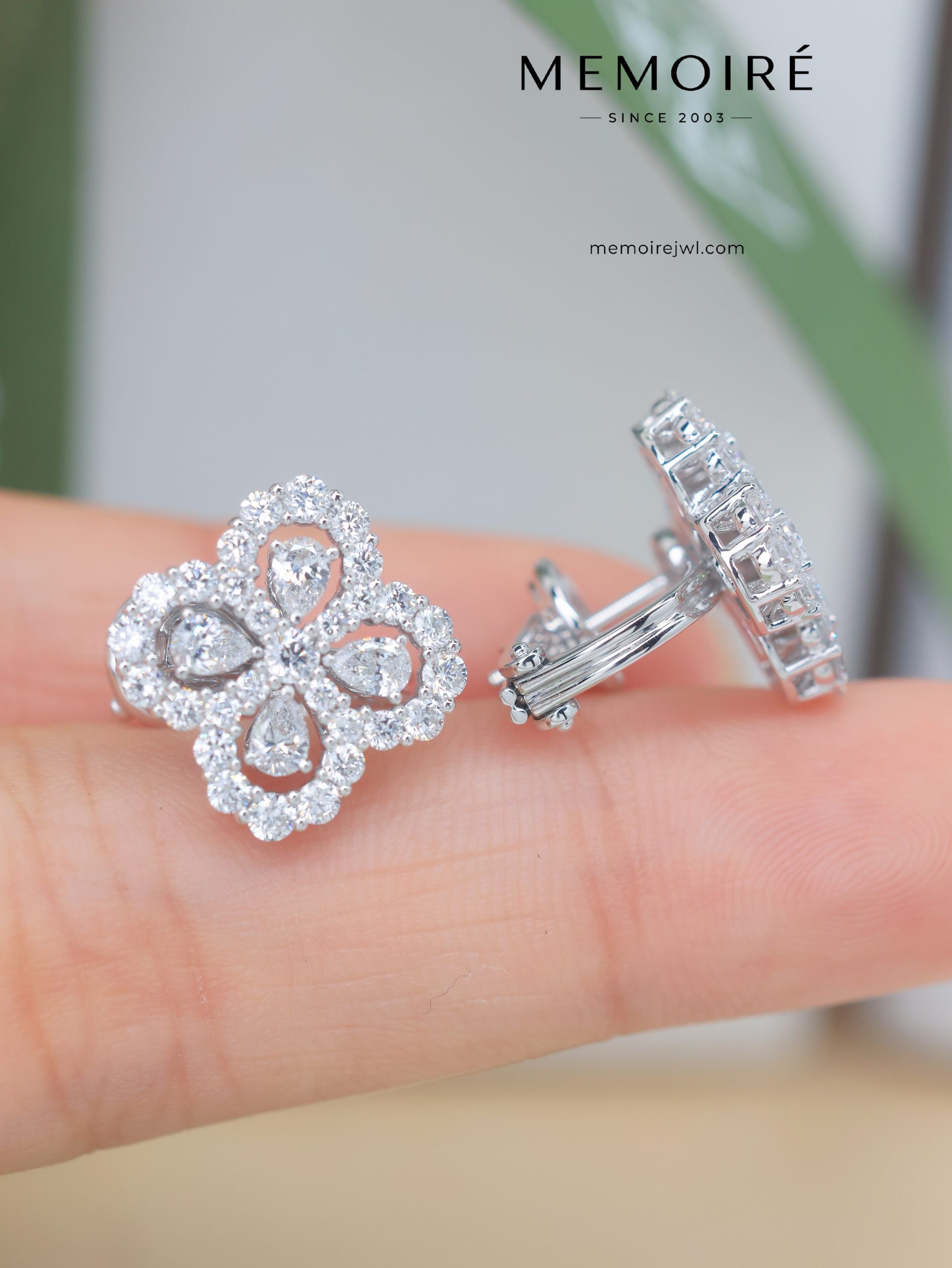 MEMOIRÉ White Gold Medium Loop Diamond Earrings - Image 4