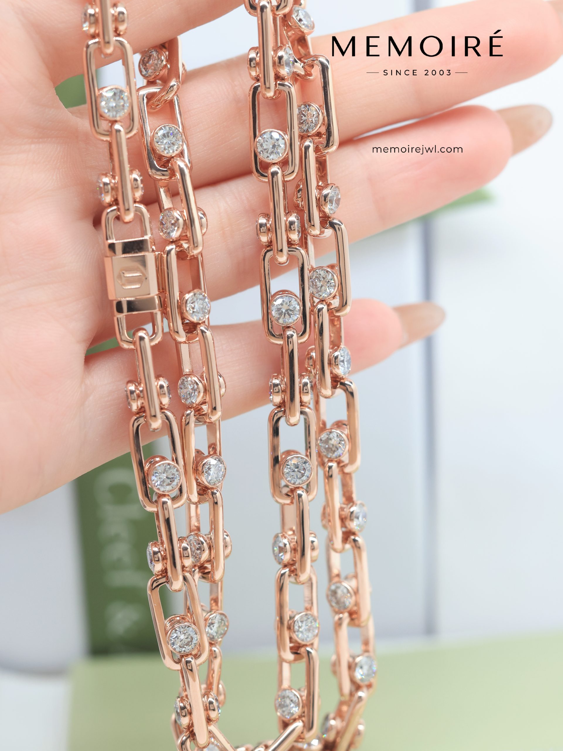MEMOIRÉ Large U-Link Floating Diamond Necklace in Rose Gold - Image 5