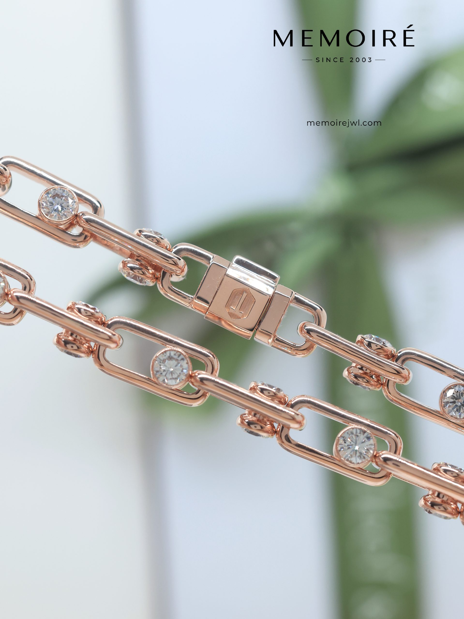 MEMOIRÉ Large U-Link Floating Diamond Necklace in Rose Gold - Image 4