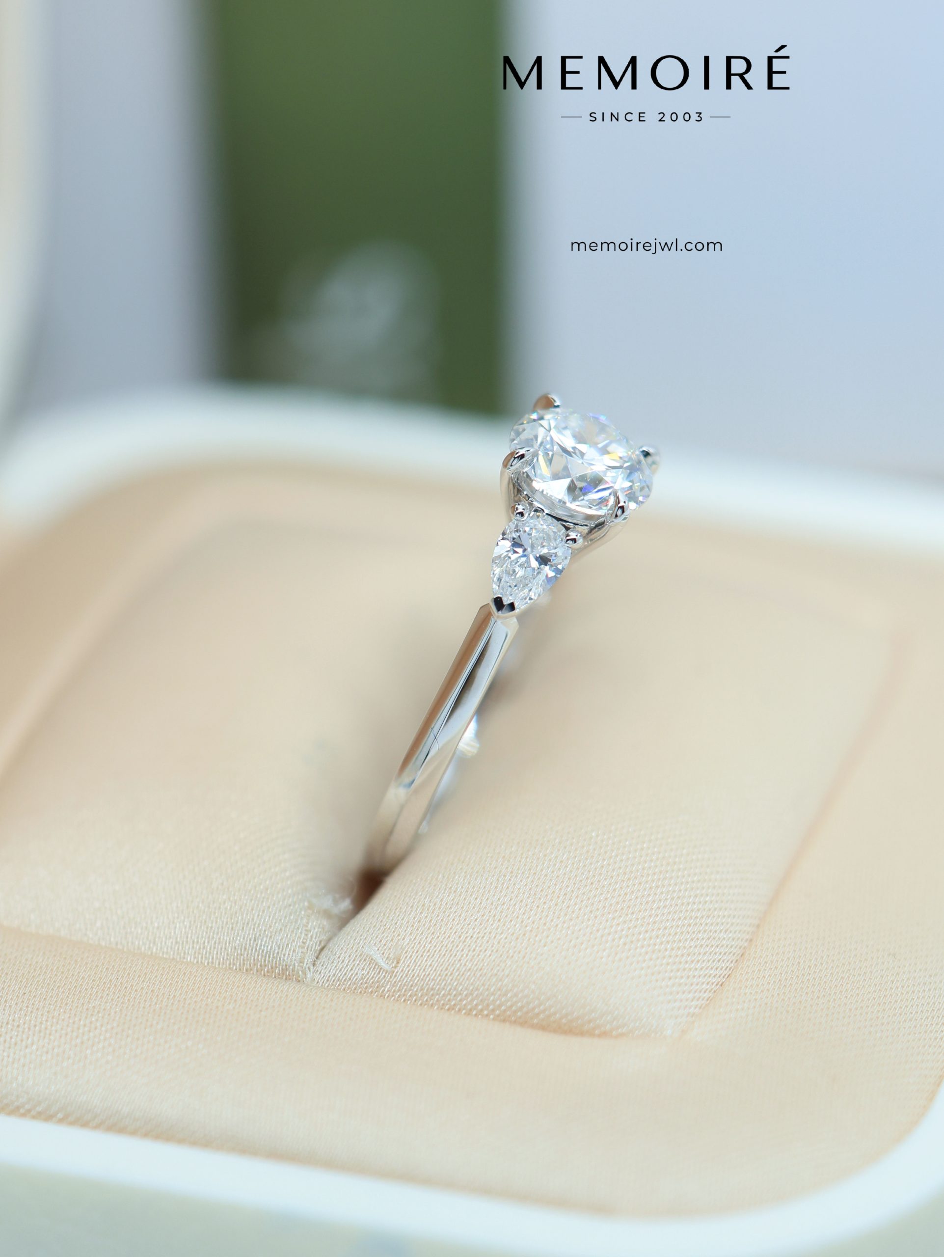 MÉMOIRÉ 18K White Gold Oval Halo Pave Shank Engagement Diamond Ring - Image 3