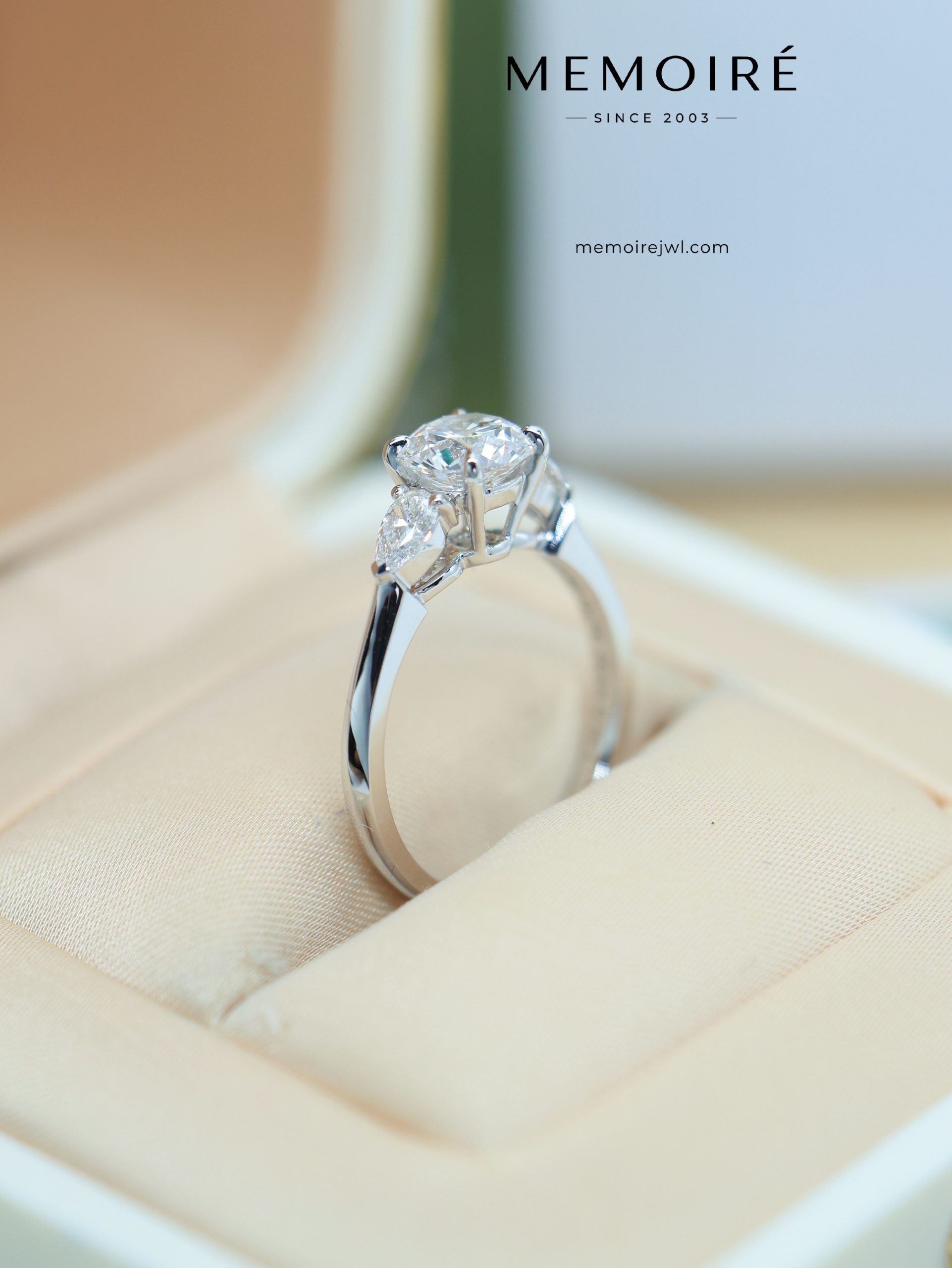 MÉMOIRÉ 18K White Gold Oval Halo Pave Shank Engagement Diamond Ring - Image 4