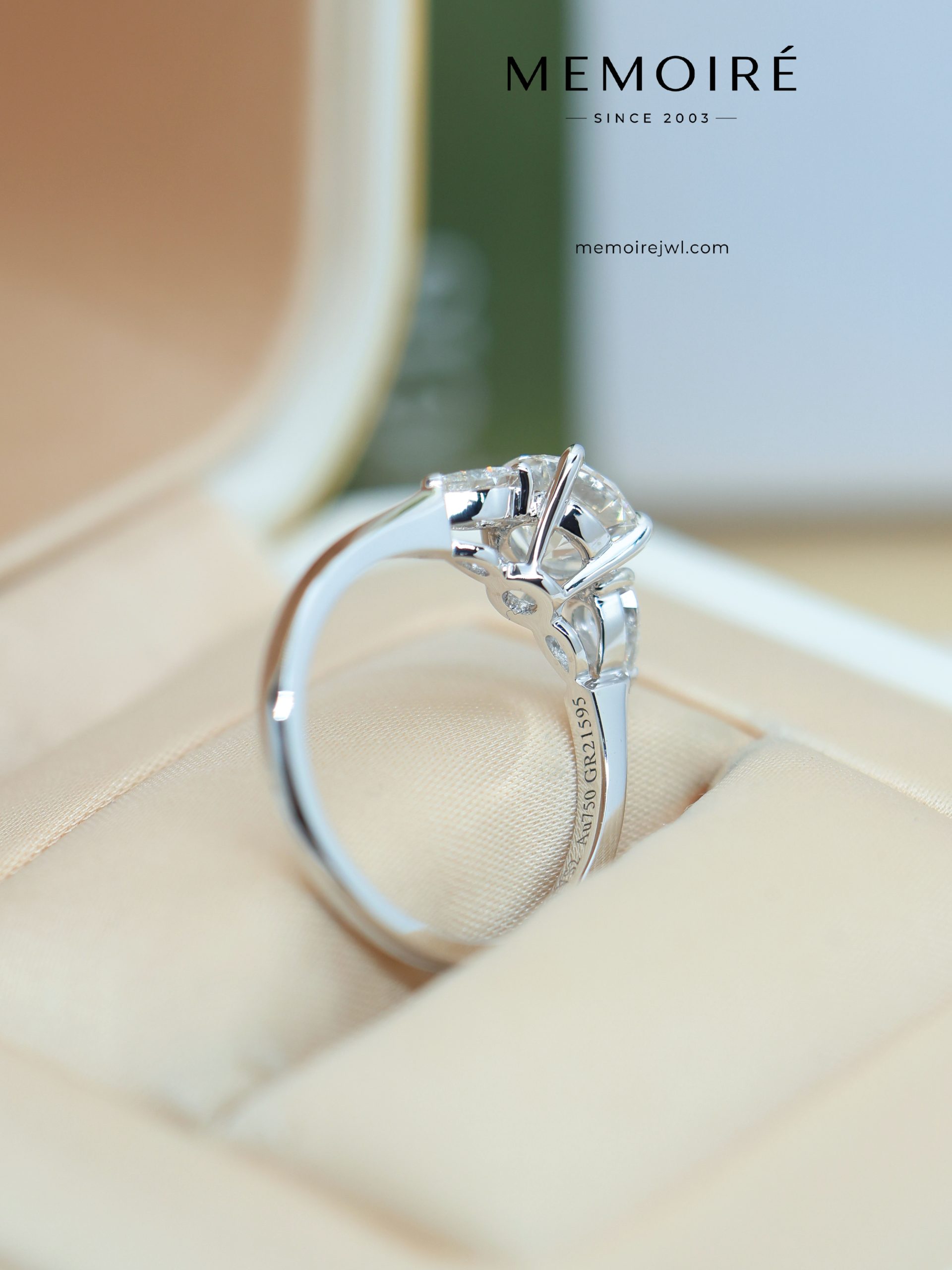 MÉMOIRÉ 18K White Gold Oval Halo Pave Shank Engagement Diamond Ring - Image 5