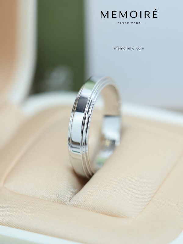 MEMOIRÉ Platinum Wide-Band Spinning "Fortune's Turn" Ring