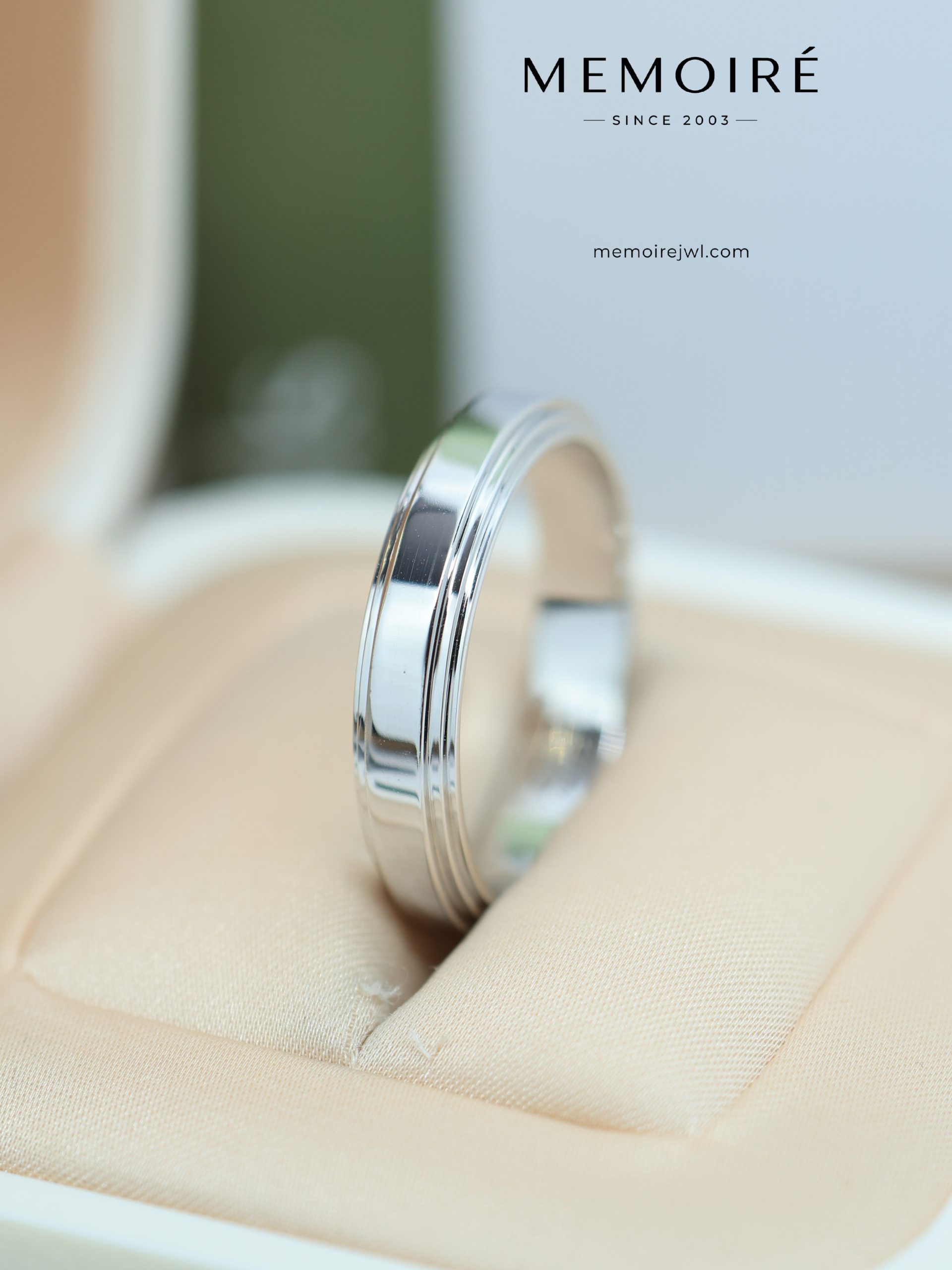 MEMOIRÉ Platinum Wide-Band Spinning "Fortune's Turn" Ring