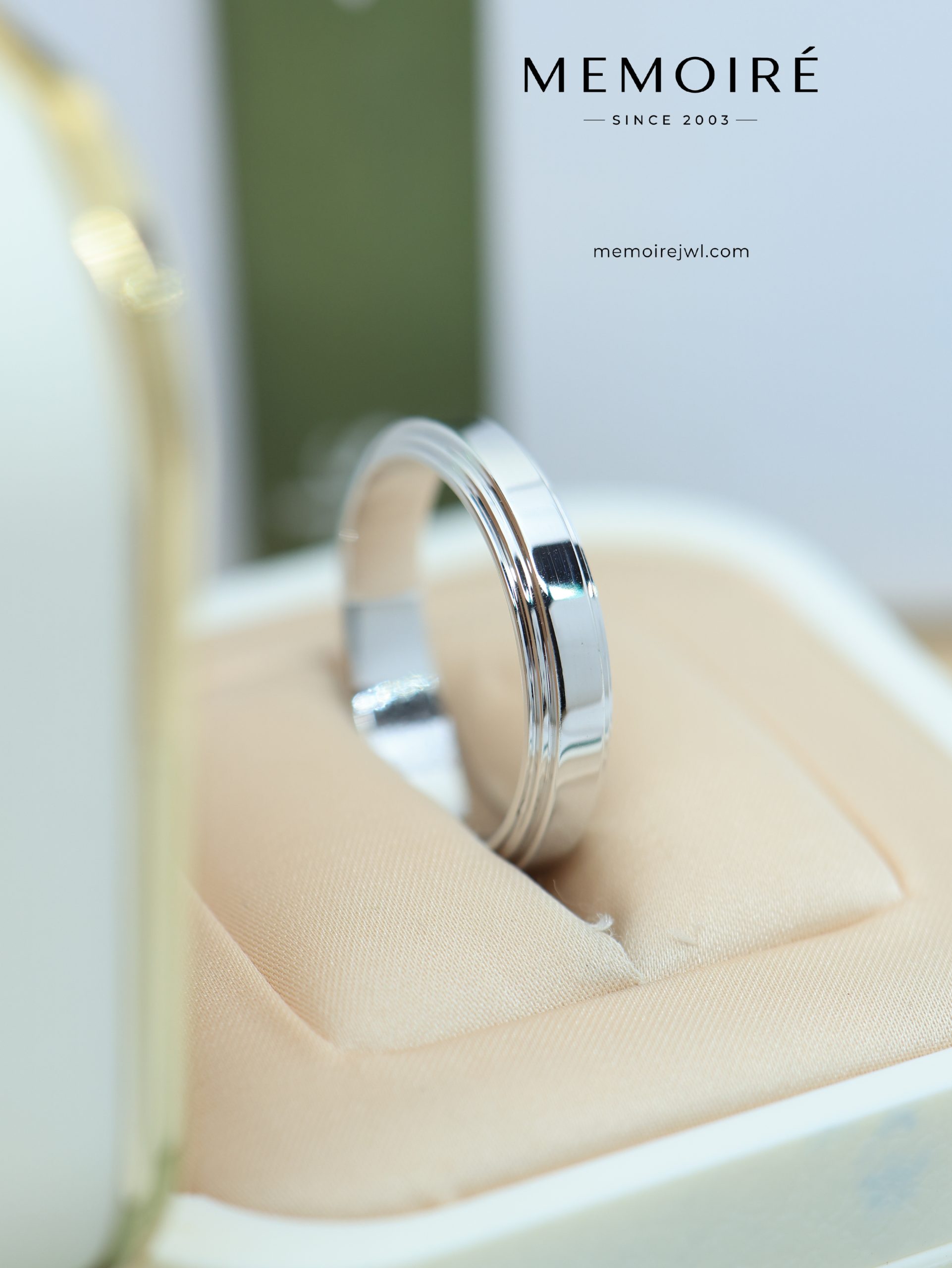 MEMOIRÉ Platinum Wide-Band Spinning "Fortune's Turn" Ring - Image 3