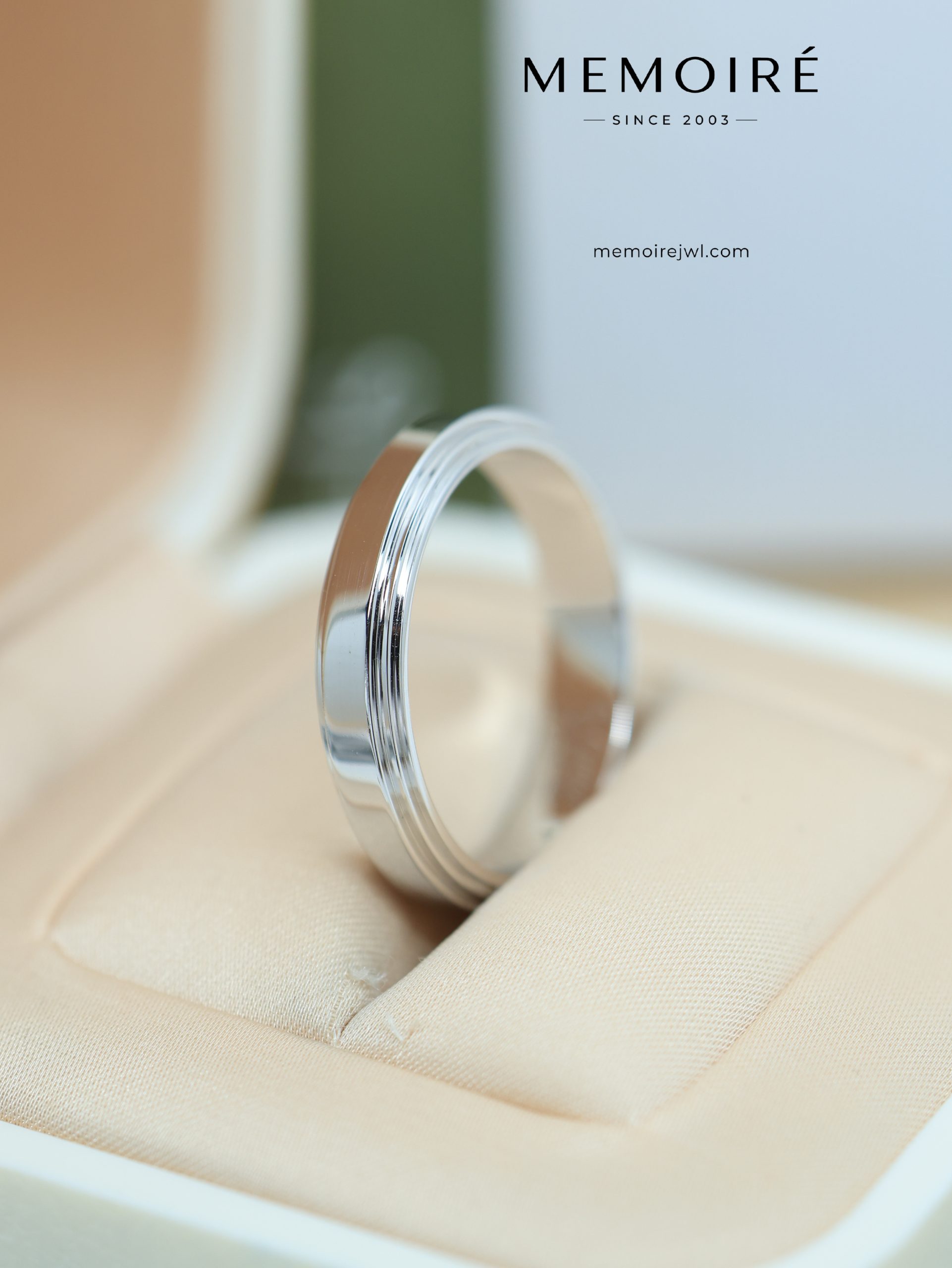 MEMOIRÉ Platinum Wide-Band Spinning "Fortune's Turn" Ring - Image 4
