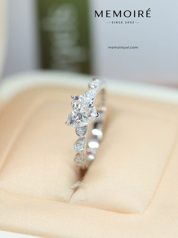 MEMOIRÉ Rose Gold Custom Heart-Shaped Center Diamond Full-Pave Ring