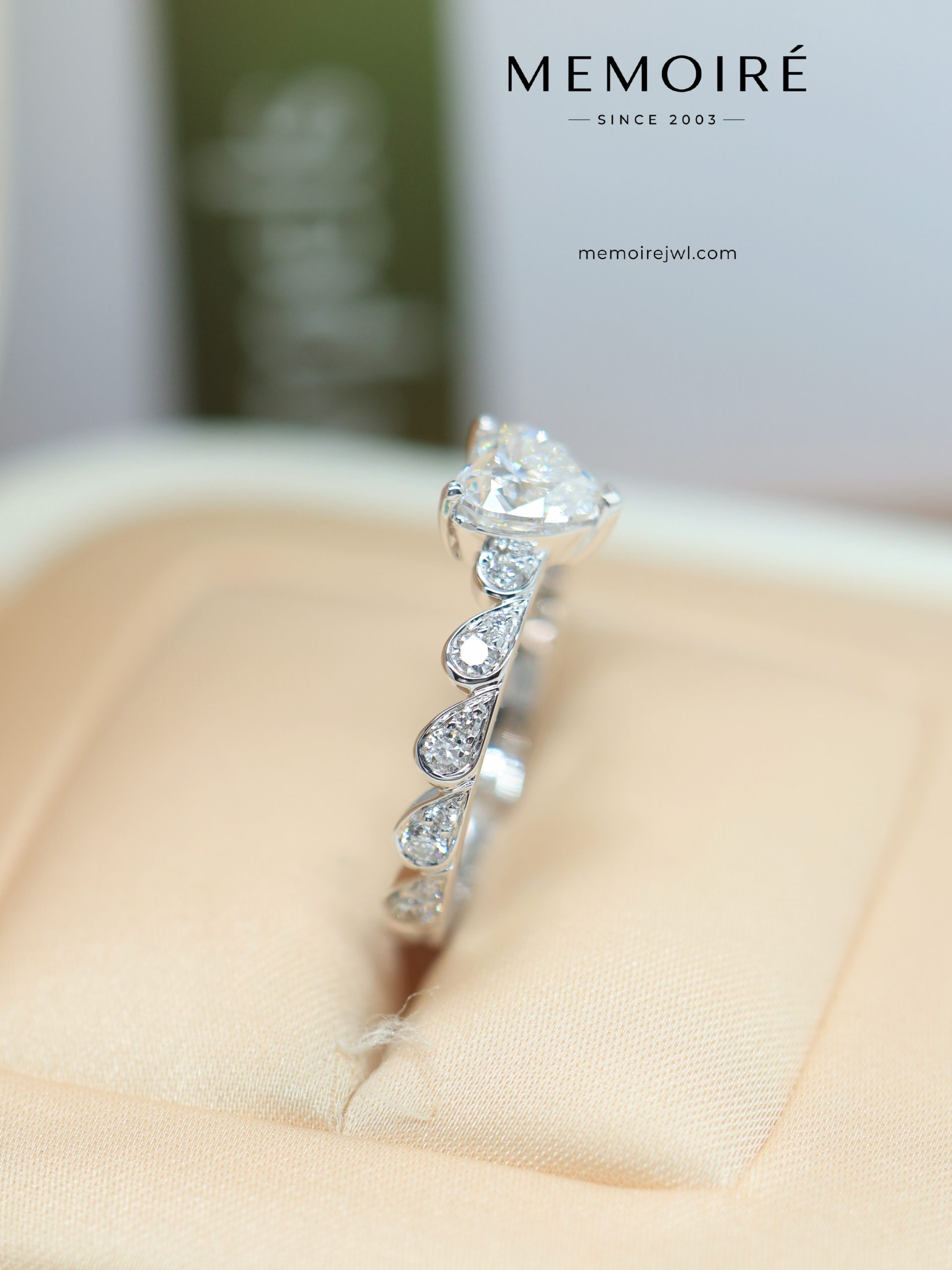 MEMOIRÉ Rose Gold Custom Heart-Shaped Center Diamond Full-Pave Ring - Image 3