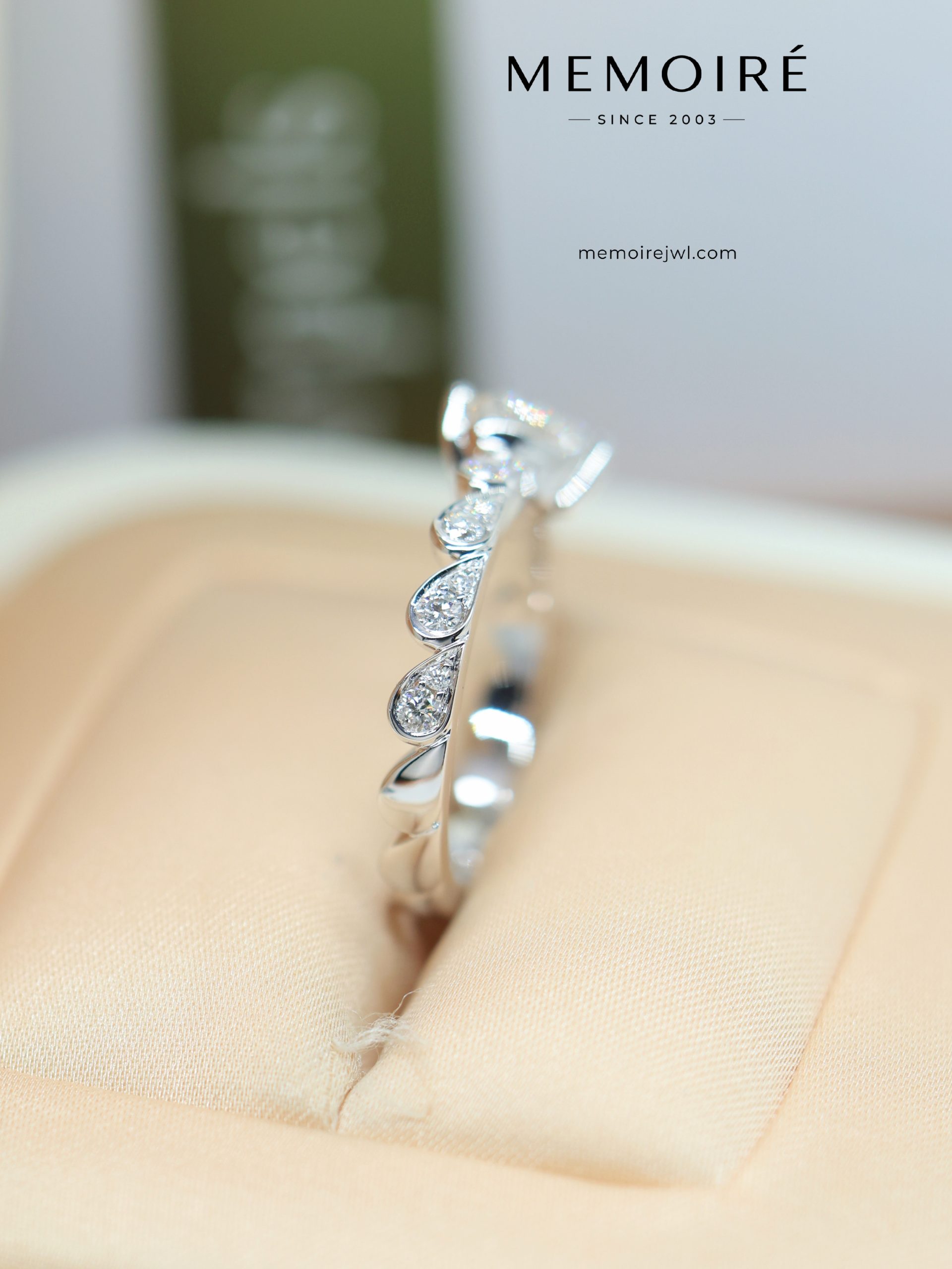 MEMOIRÉ Rose Gold Custom Heart-Shaped Center Diamond Full-Pave Ring - Image 4