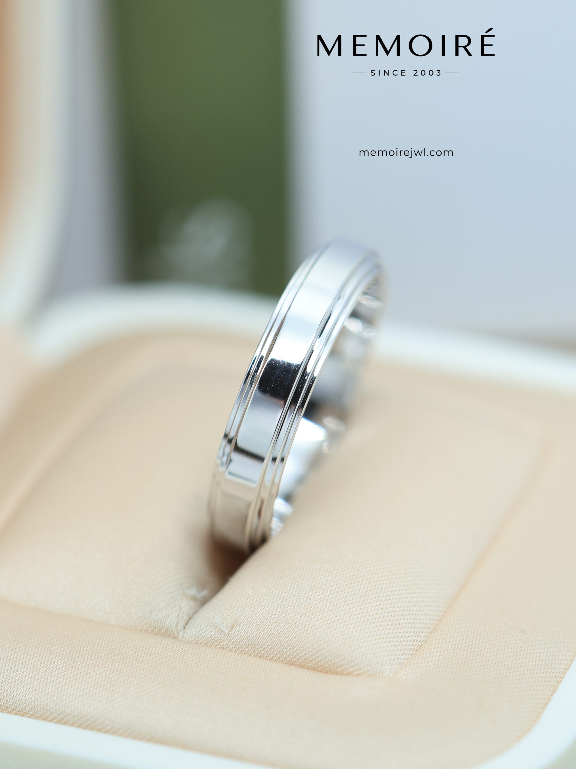 MEMOIRÉ Platinum Wide-Band Spinning "Fortune's Turn" Ring - Image 5