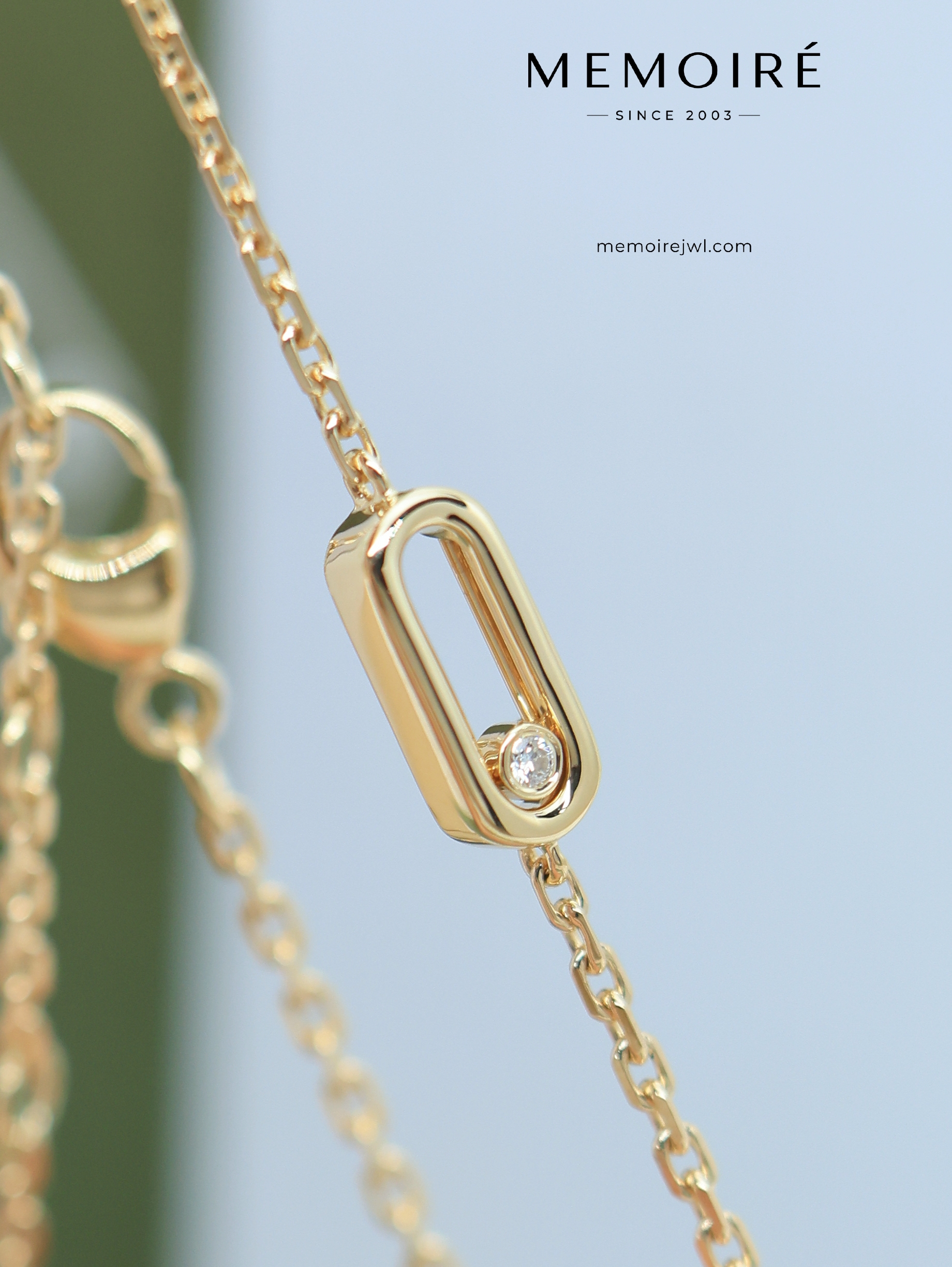 MEMOIRÉ Yellow Gold Small Single Moving Diamond Bracelet - Image 3