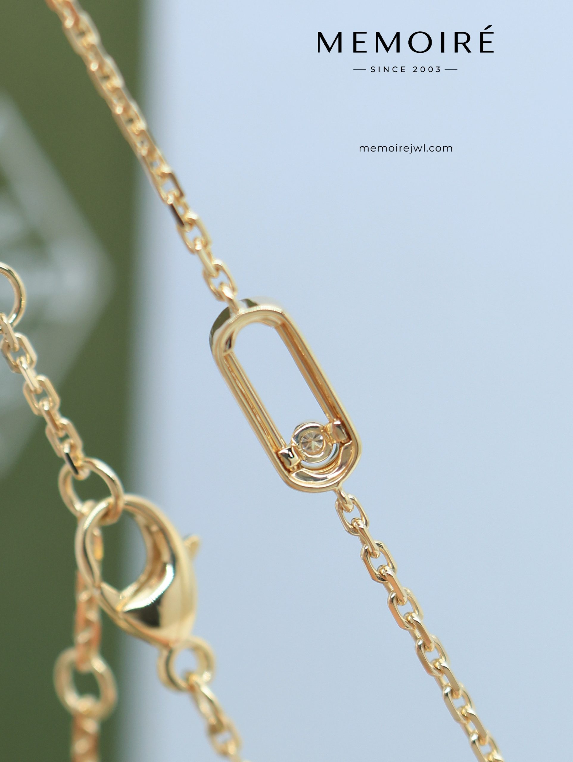 MEMOIRÉ Yellow Gold Small Single Moving Diamond Bracelet - Image 4