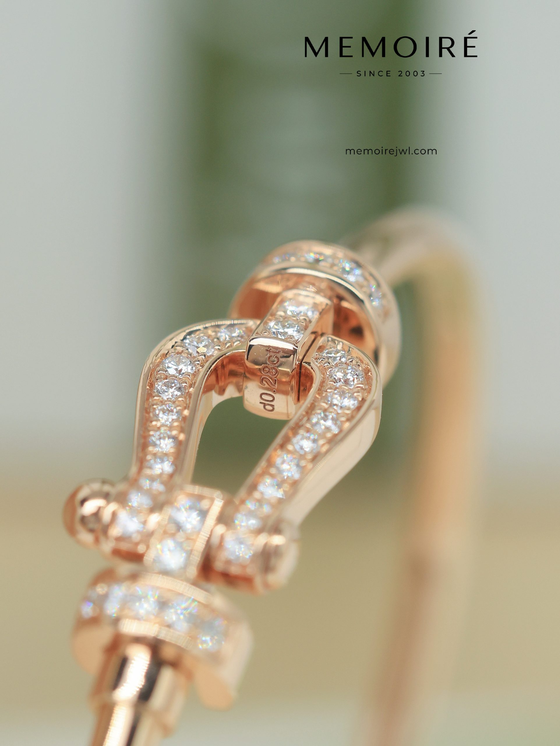 MEMOIRÉ Rose Gold Medium Full-Pave Horseshoe Buckle Bangle - Image 4
