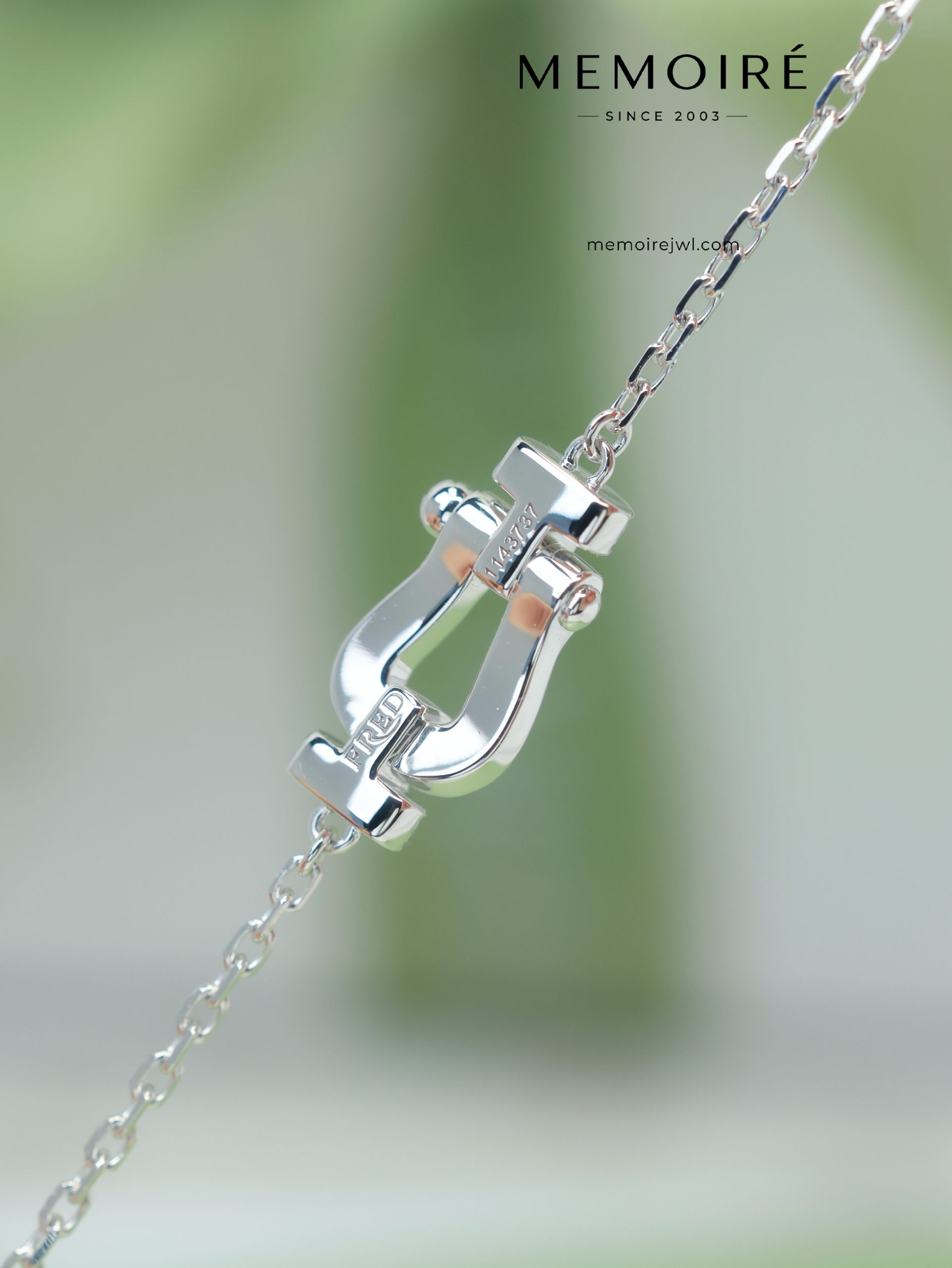 MEMOIRÉ White Gold Mini Full-Pave Horseshoe Buckle Bracelet - Image 3