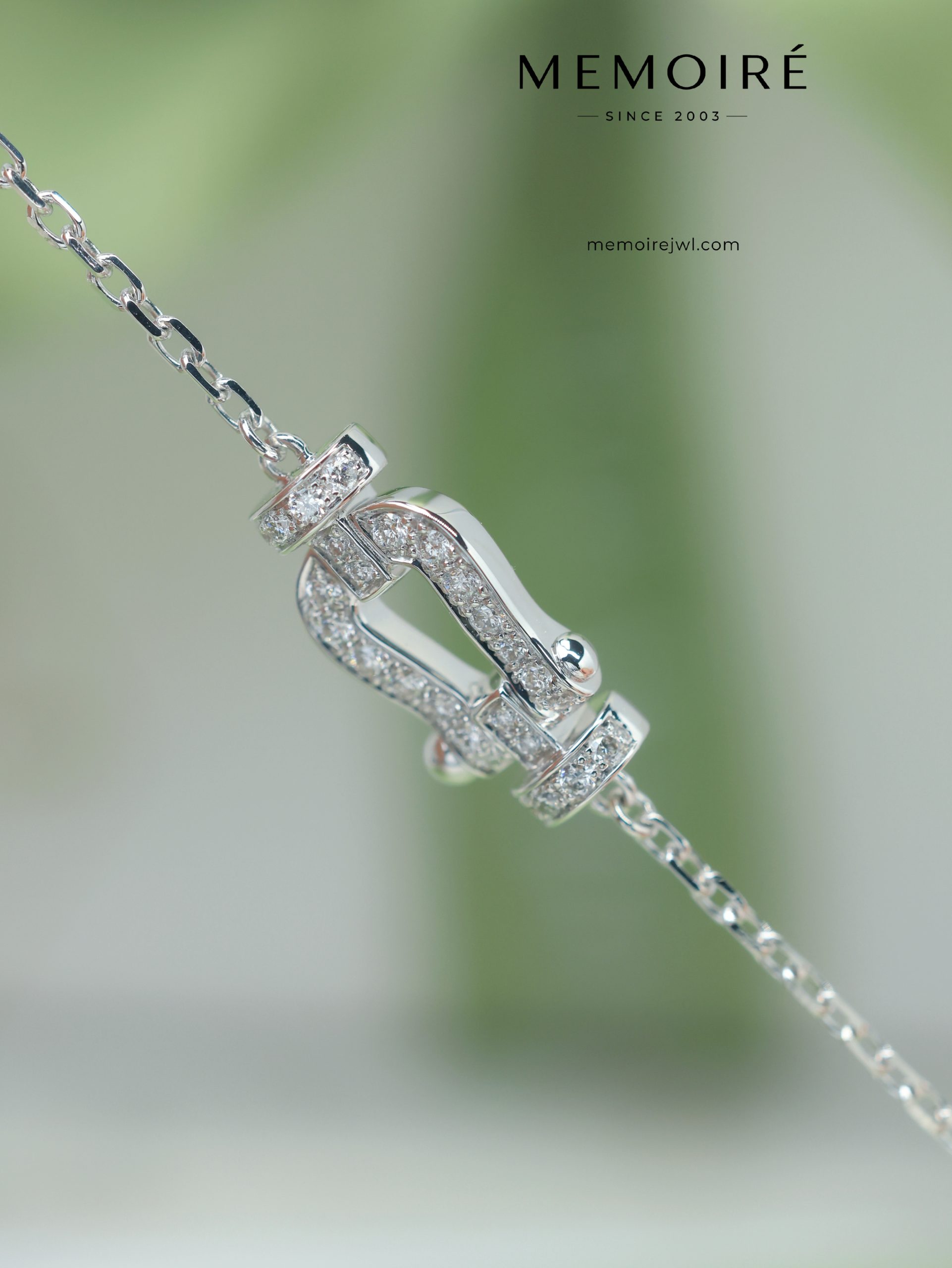 MEMOIRÉ White Gold Mini Full-Pave Horseshoe Buckle Bracelet - Image 4