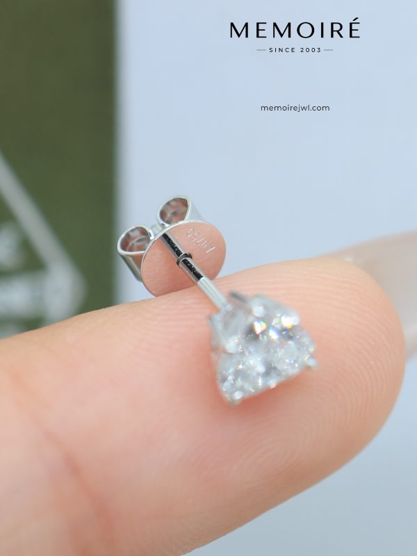 MÉMOIRÉ 18K White Gold Heart Shape Diamond Stud Earring