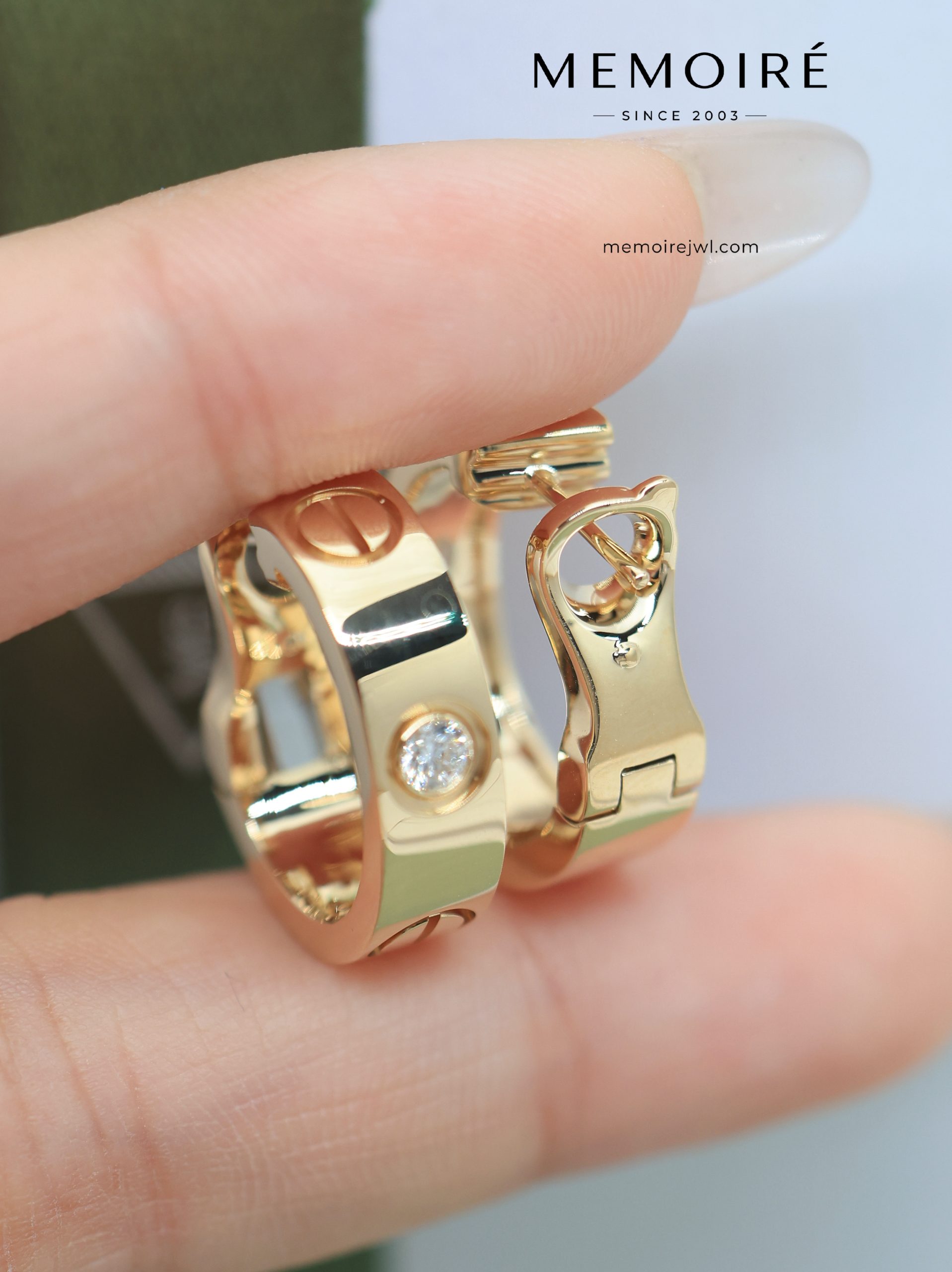 MÉMOIRÉ 18K Gold One Stone Screw Couple Ring Set - Image 4