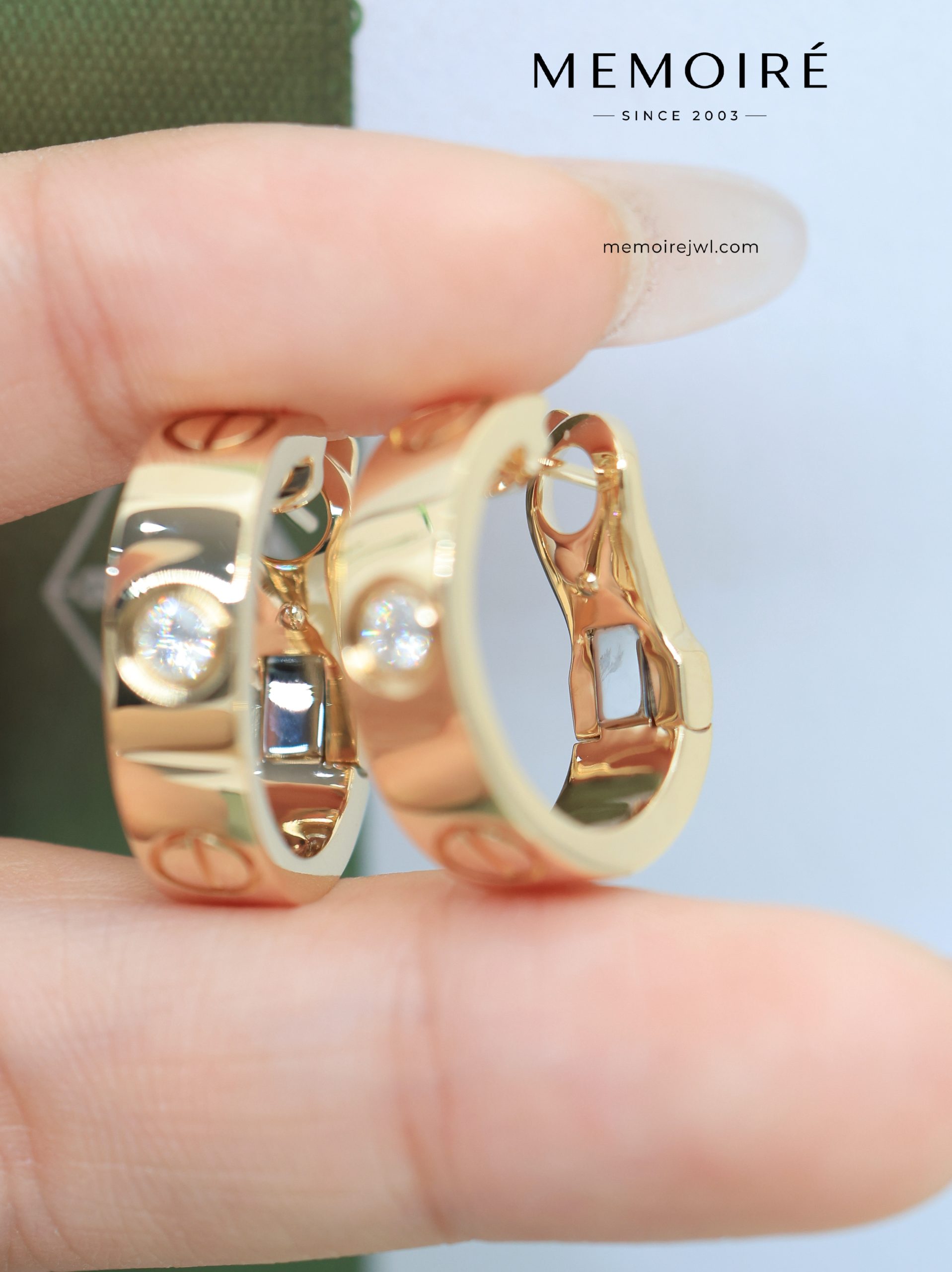 MÉMOIRÉ 18K Gold One Stone Screw Couple Ring Set - Image 5