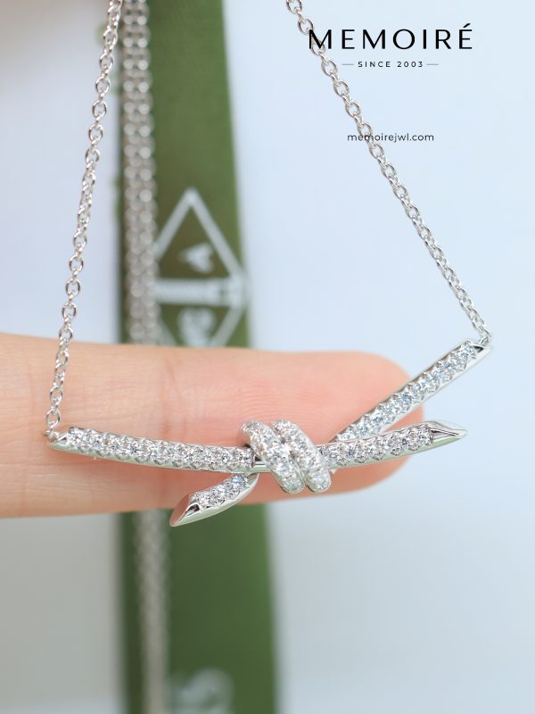 MEMOIRÉ Platinum Large Full-Pave Diamond Knot Necklace