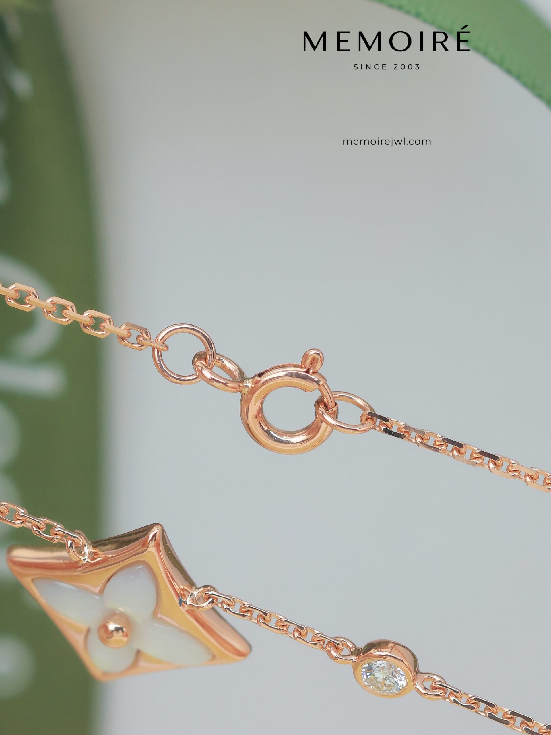 MÉMOIRÉ White Mother of Pearl Star 18K Rose Gold Diamond Necklace - Image 4