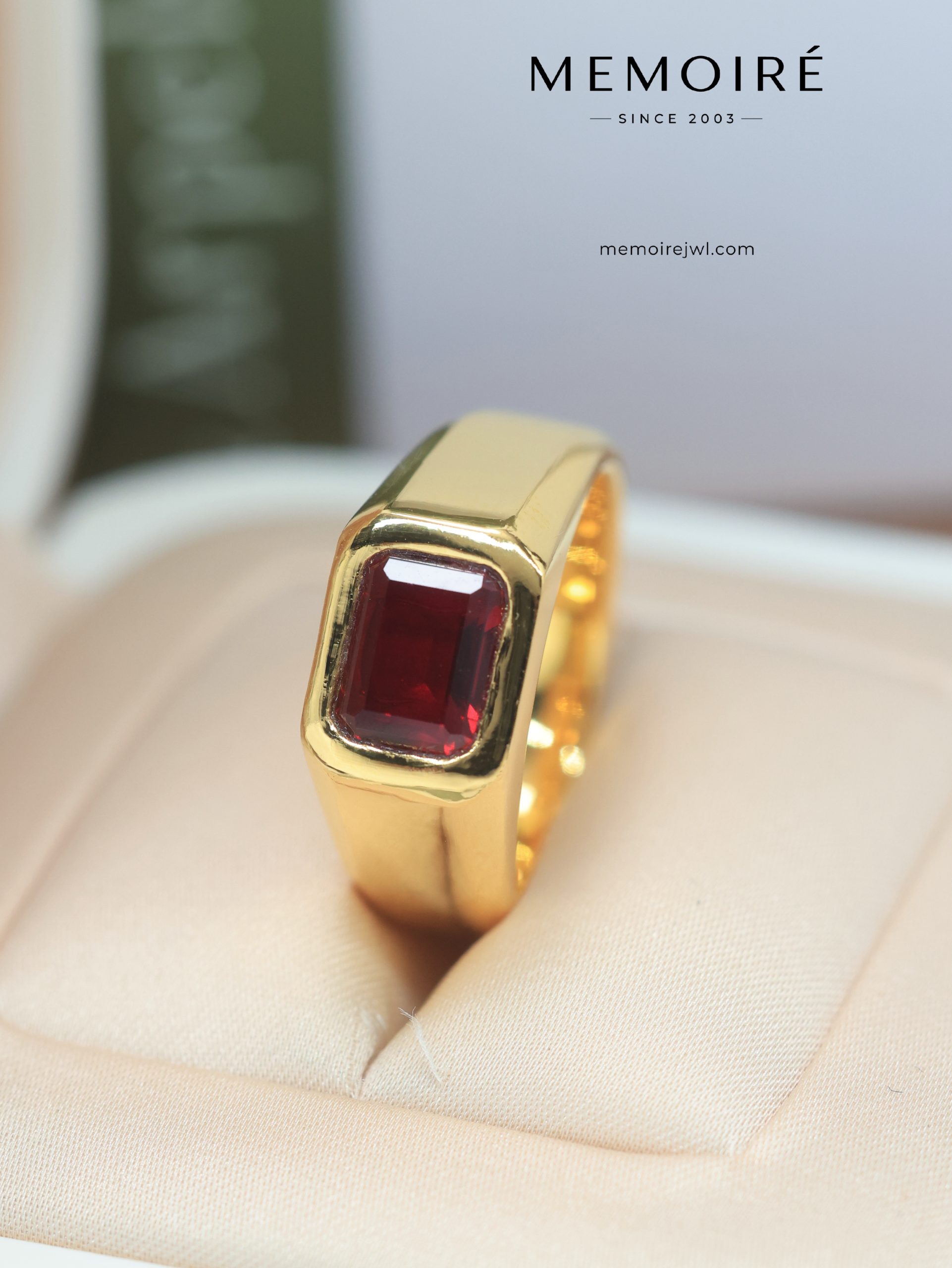 MEMOIRÉ Yellow Gold Ruby Signet Ring for Men