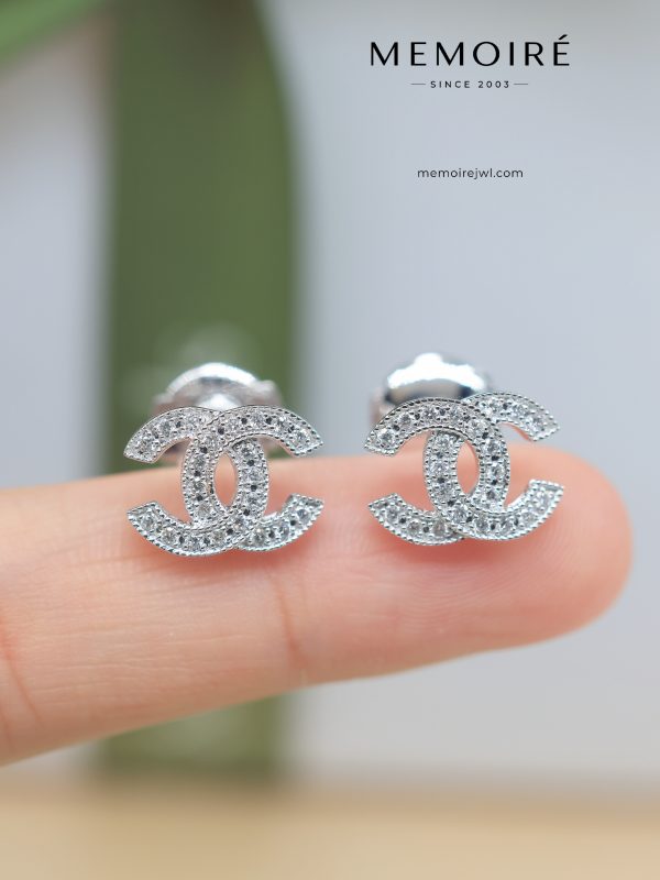 MEMOIRÉ White Gold 11mm Beaded Edge Full-Pave Double C Stud Earrings