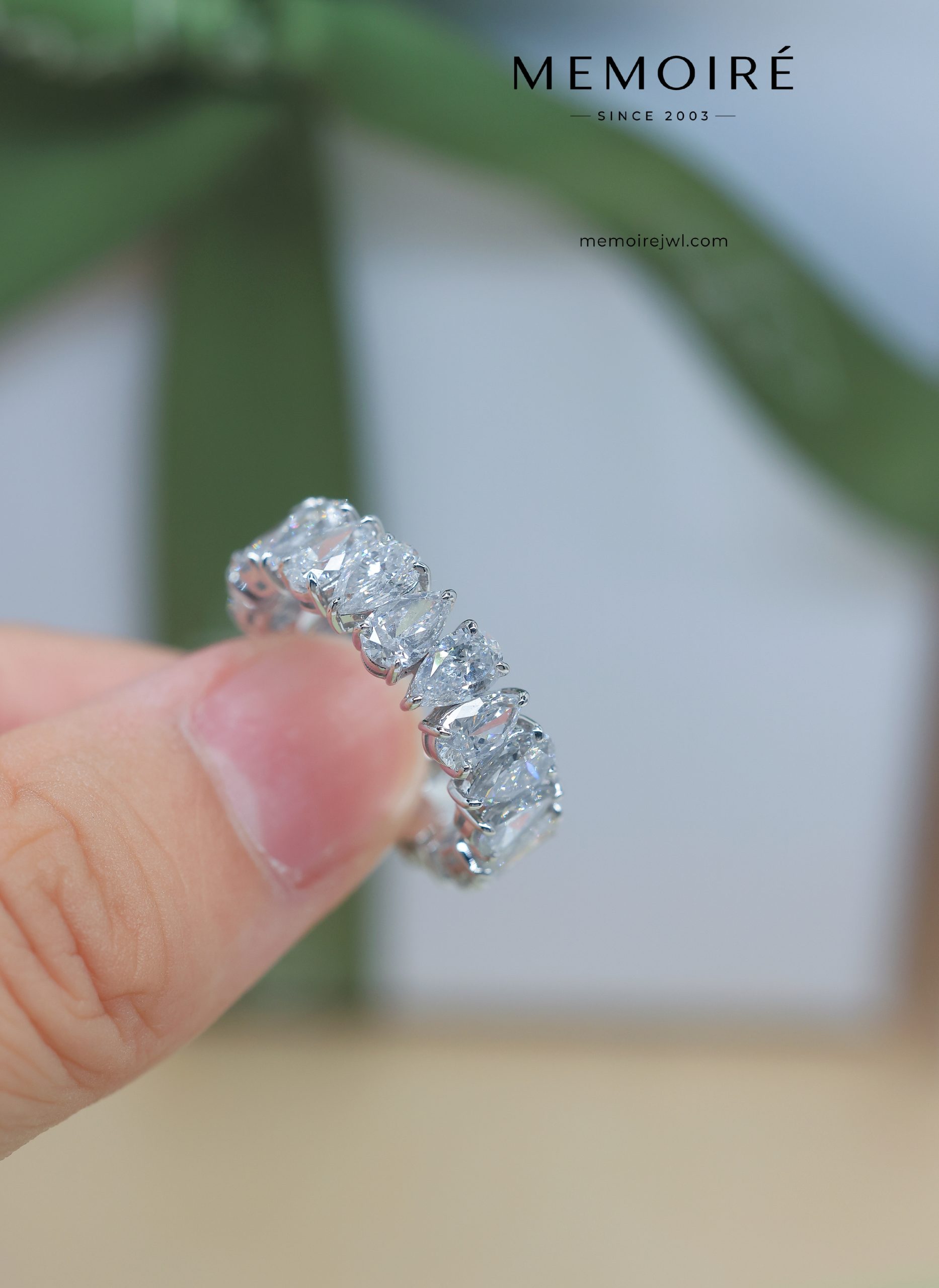 MÉMOIRÉ 18K White Gold Pear Shape Full Eternity Diamond Ring - Image 5