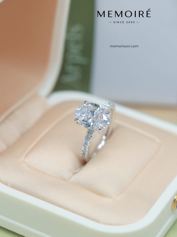MÉMOIRÉ 18K White Gold Oval Half Pave Solitaire Ring