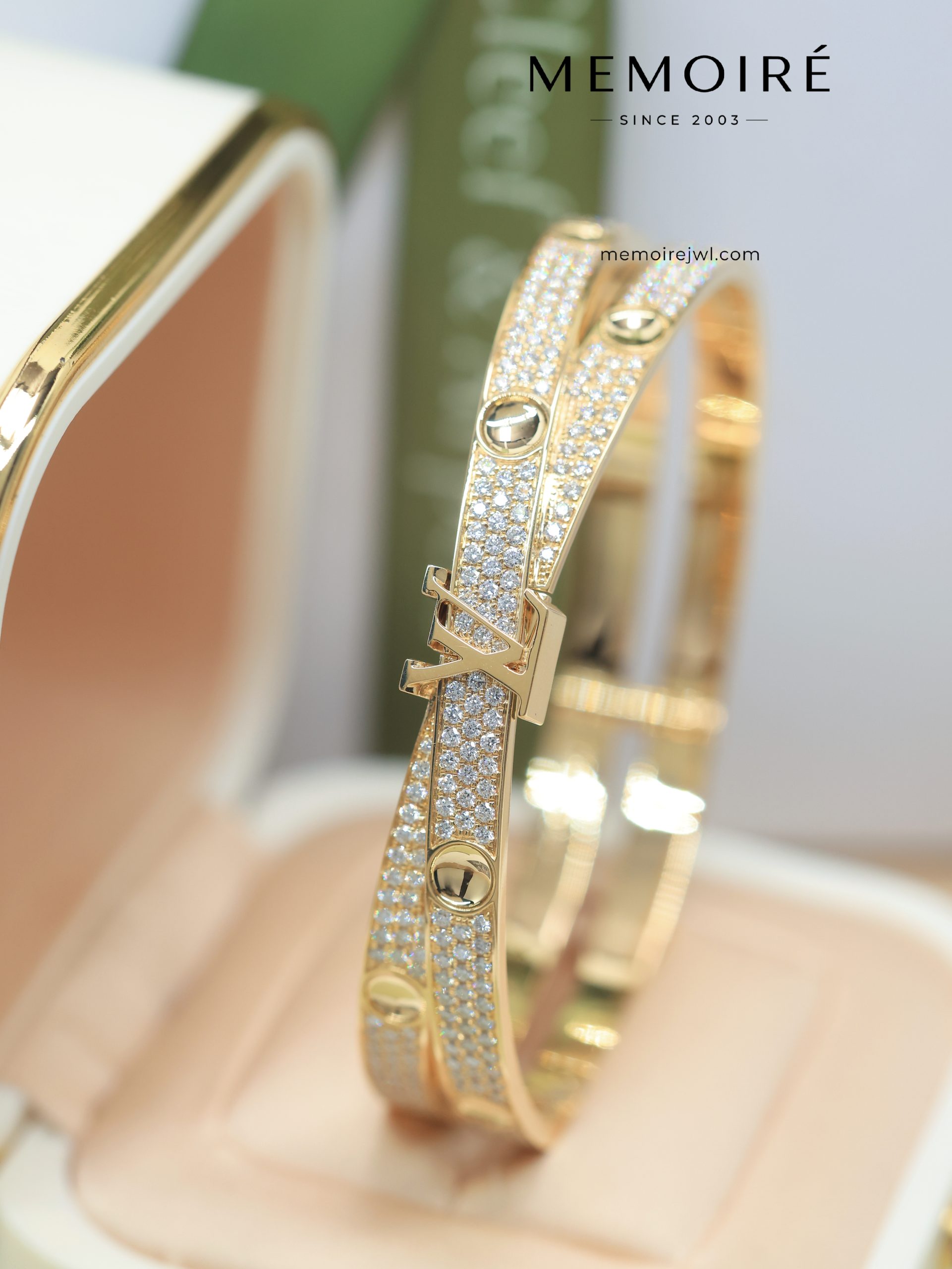 MÉMOIRÉ Full Diamond Rivet Cross 18K Gold Bangle
