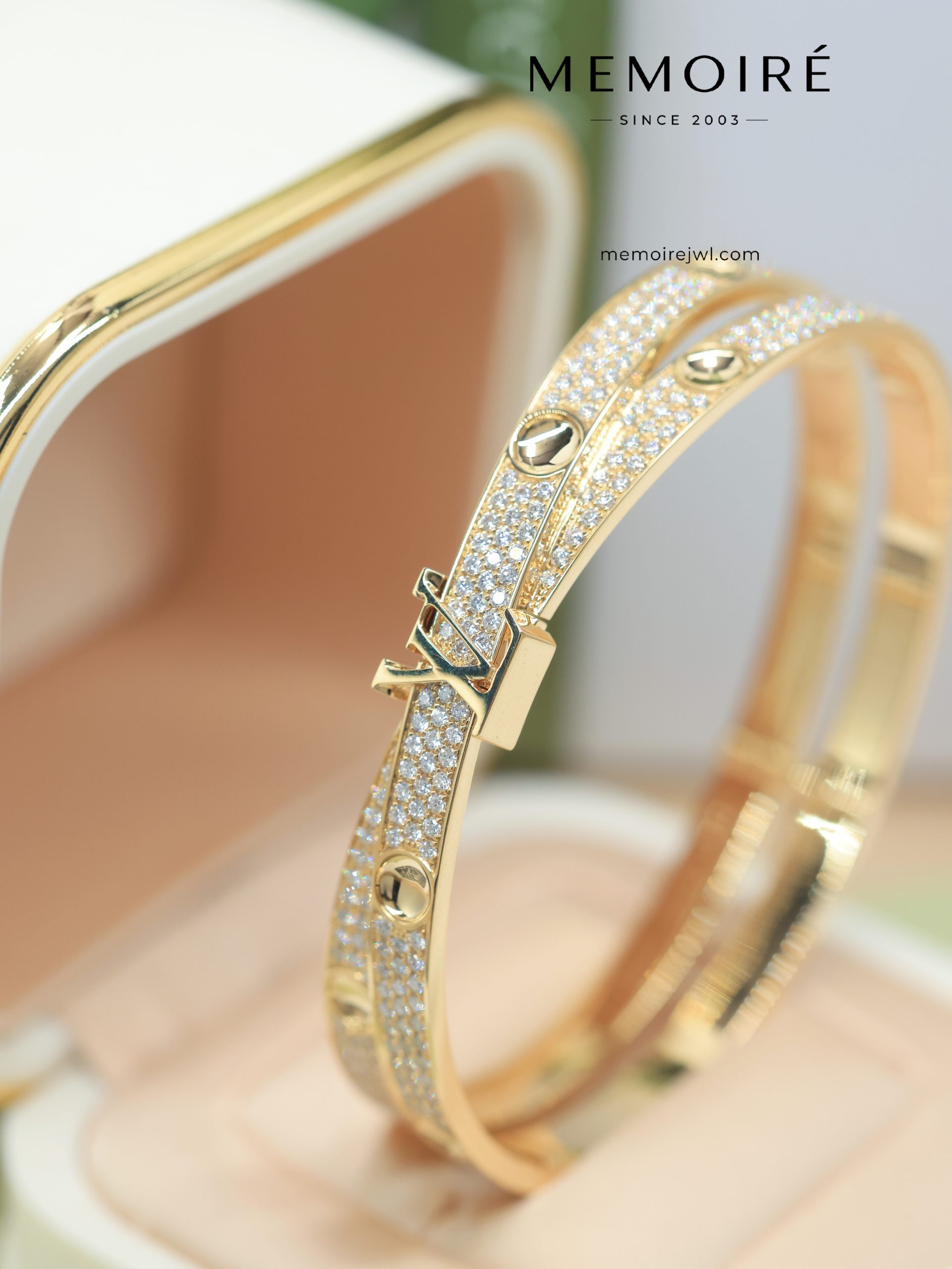 MÉMOIRÉ Full Diamond Rivet Cross 18K Gold Bangle - Image 4