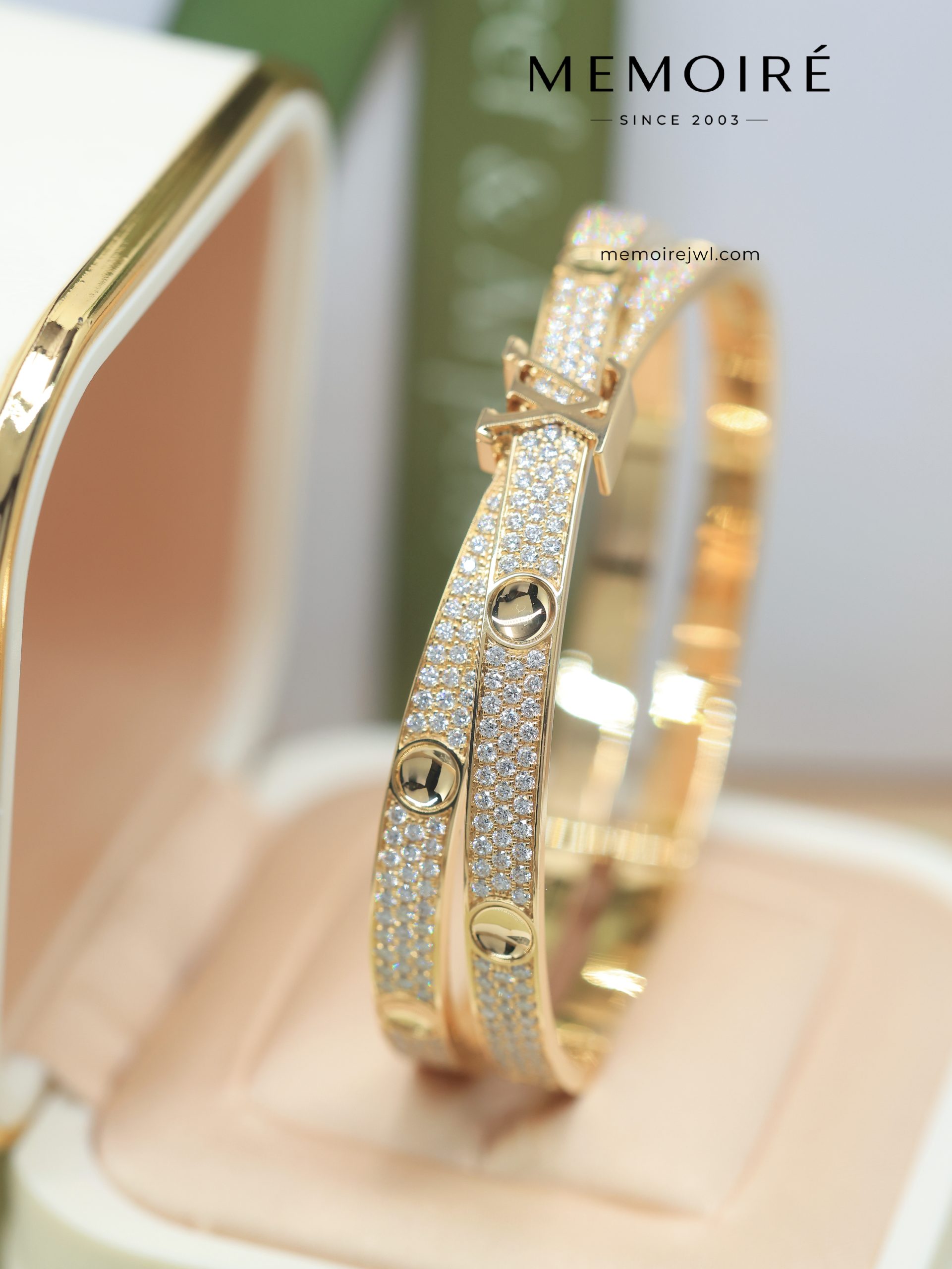 MÉMOIRÉ Full Diamond Rivet Cross 18K Gold Bangle - Image 5