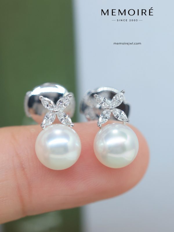 MEMOIRÉ Platinum Marquise-Cut Diamond and Pearl Stud Earrings