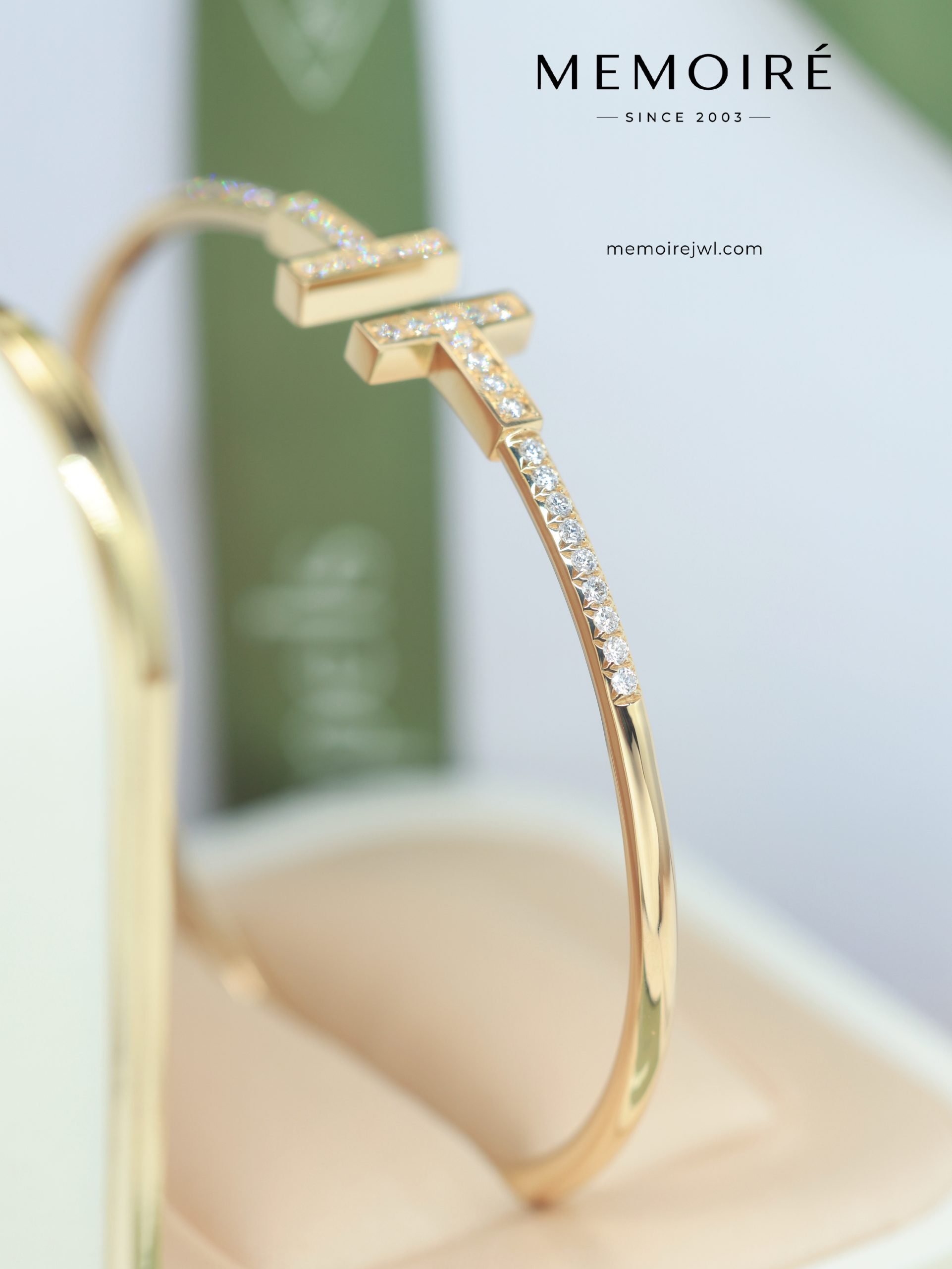 MEMOIRÉ Yellow Gold T1 Full-Pave Diamond Bangle - Image 4