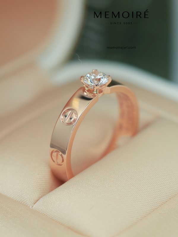MÉMOIRÉ 18K Rose Gold Single Stone Screw Motif Ring