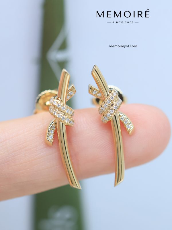 MEMOIRÉ Yellow Gold Large Knot Stud Earrings with Diamonds