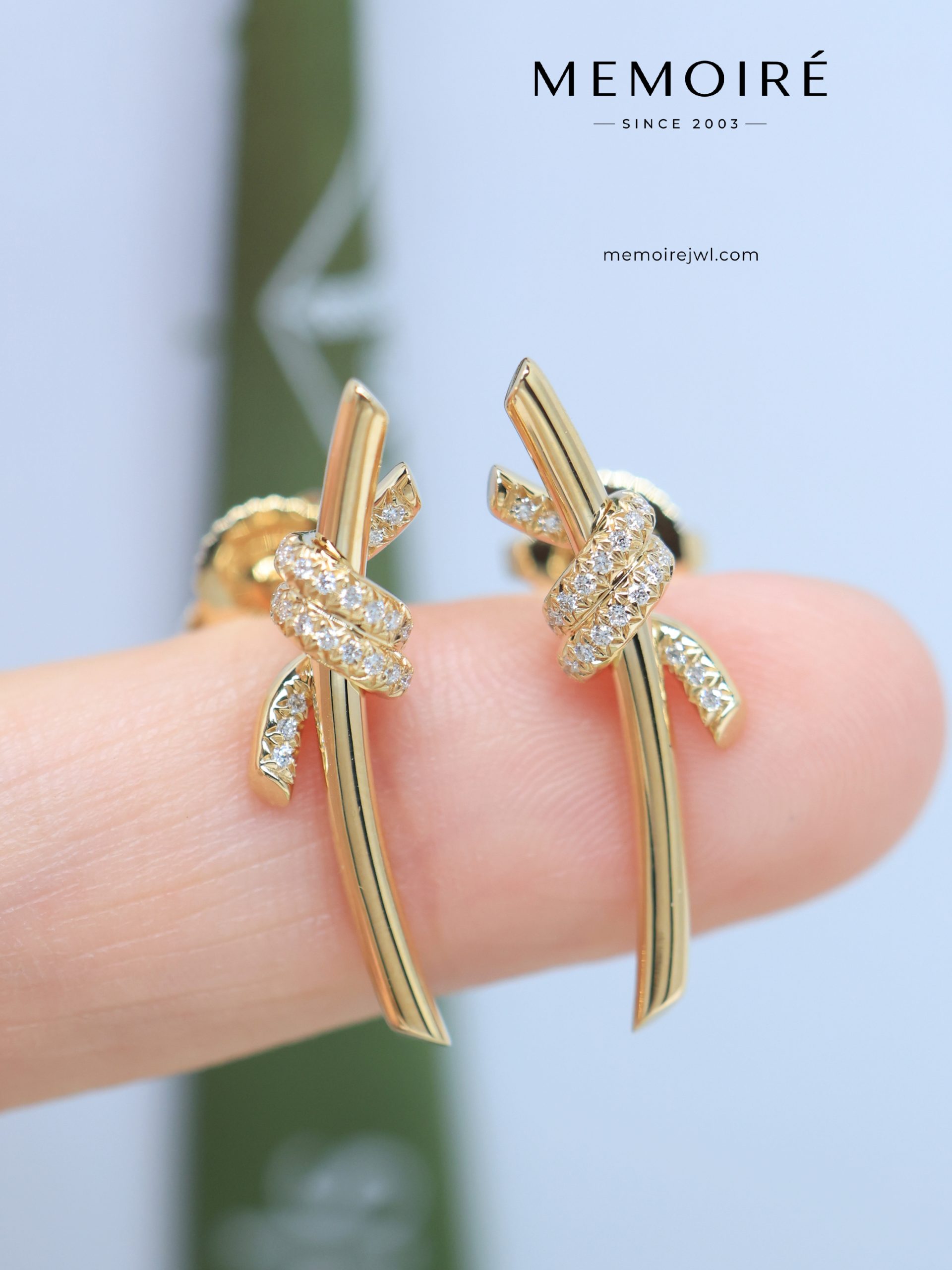 MEMOIRÉ Yellow Gold Large Knot Stud Earrings with Diamonds