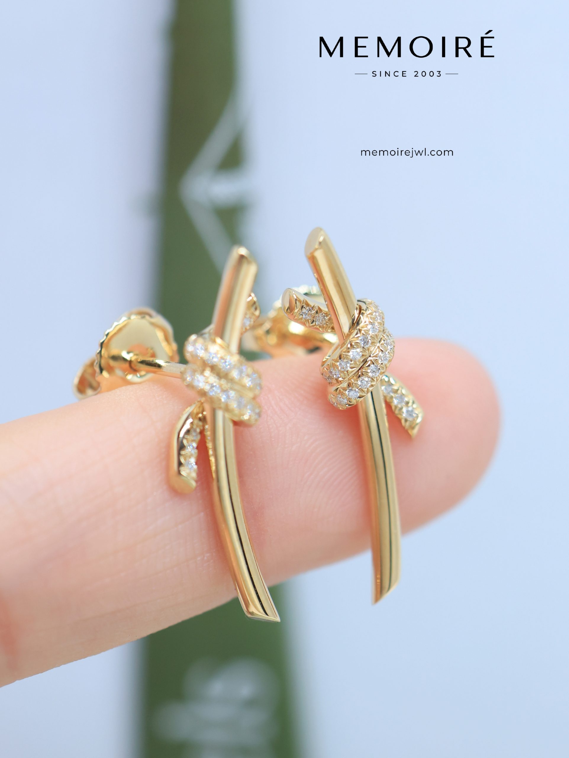MEMOIRÉ Yellow Gold Large Knot Stud Earrings with Diamonds - Image 3