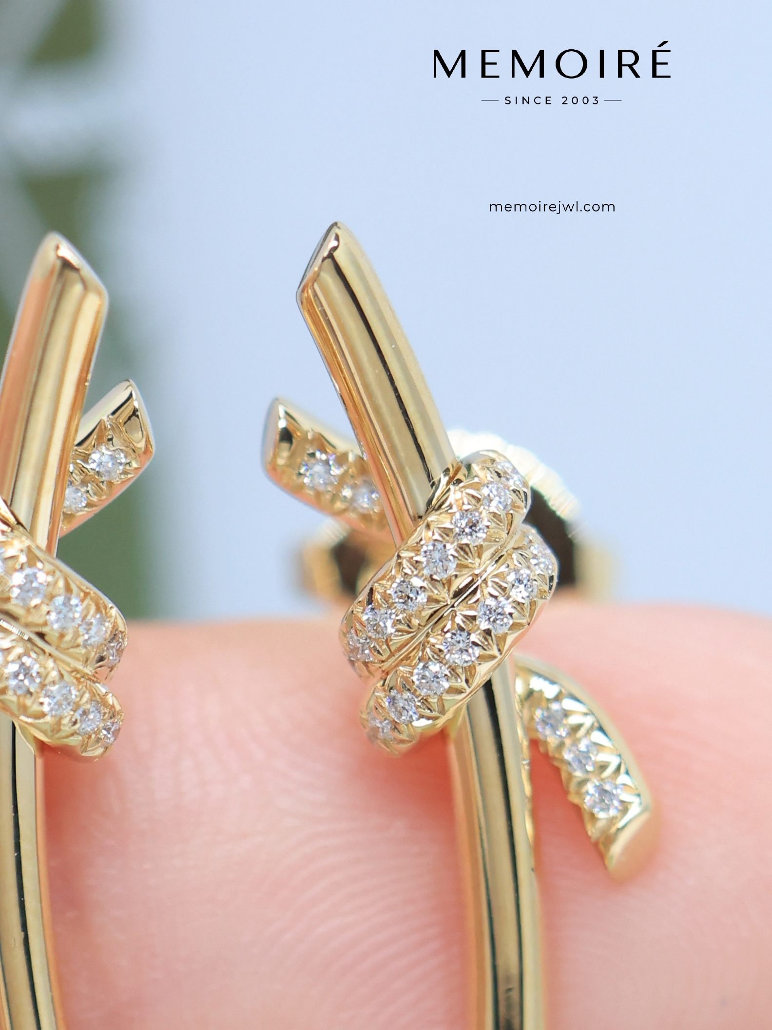 MEMOIRÉ Yellow Gold Large Knot Stud Earrings with Diamonds - Image 4