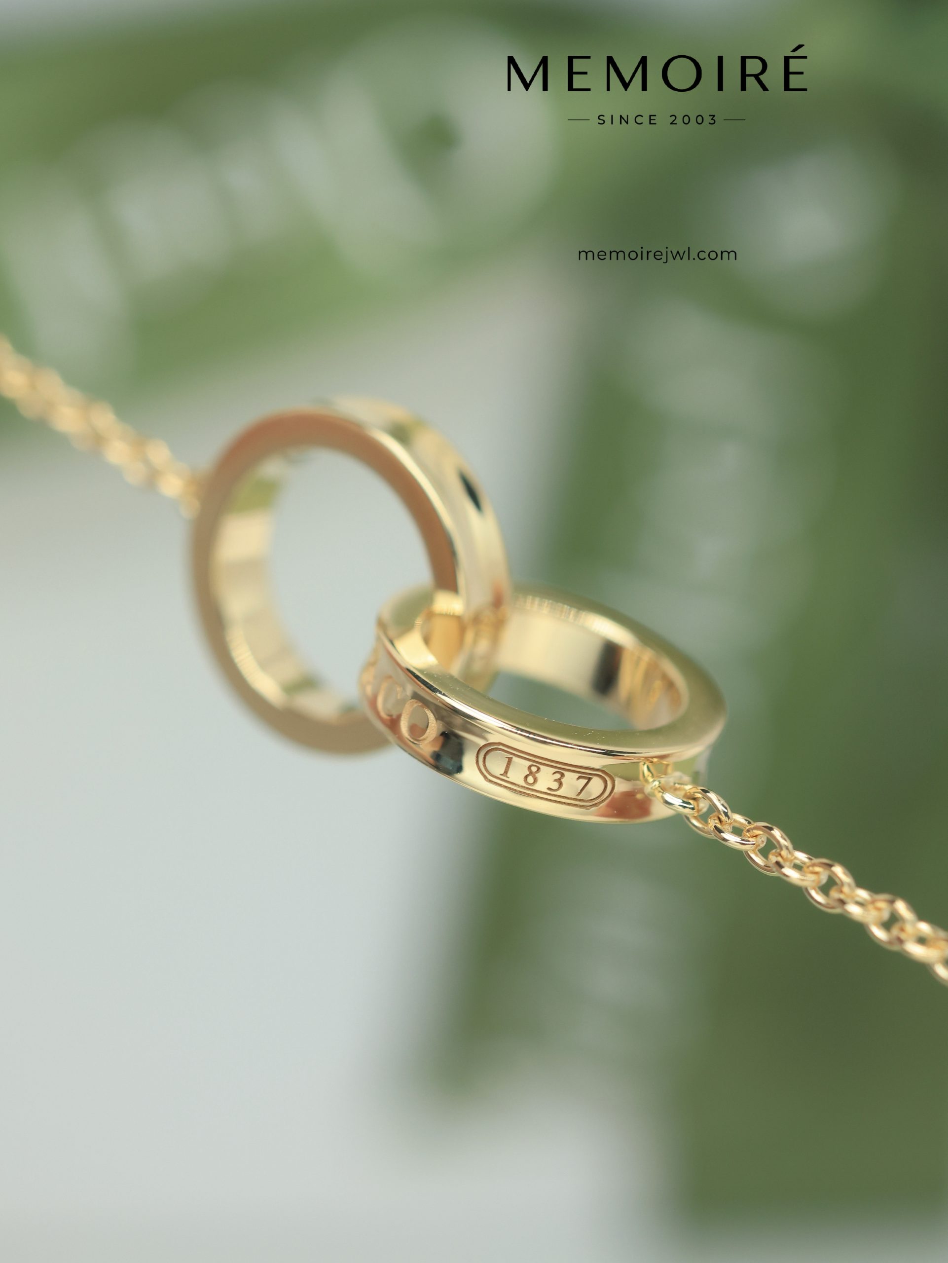 MEMOIRÉ Yellow Gold Logo Double-Ring Bracelet