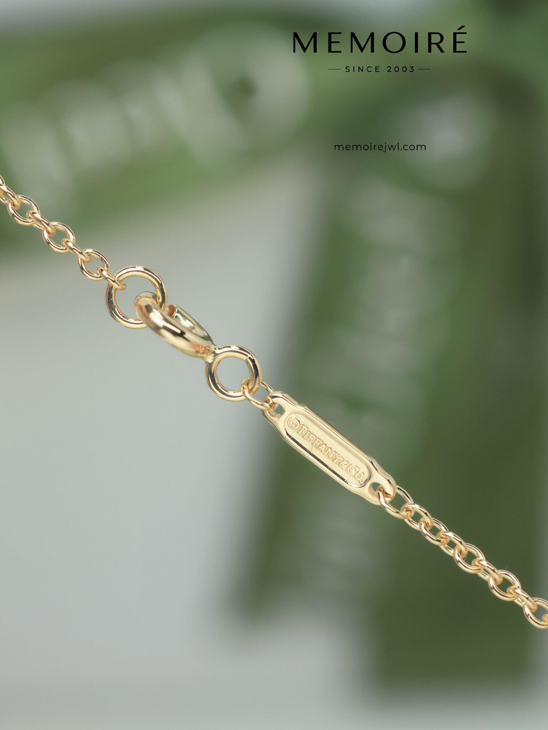 MEMOIRÉ Yellow Gold Logo Double-Ring Bracelet - Image 5
