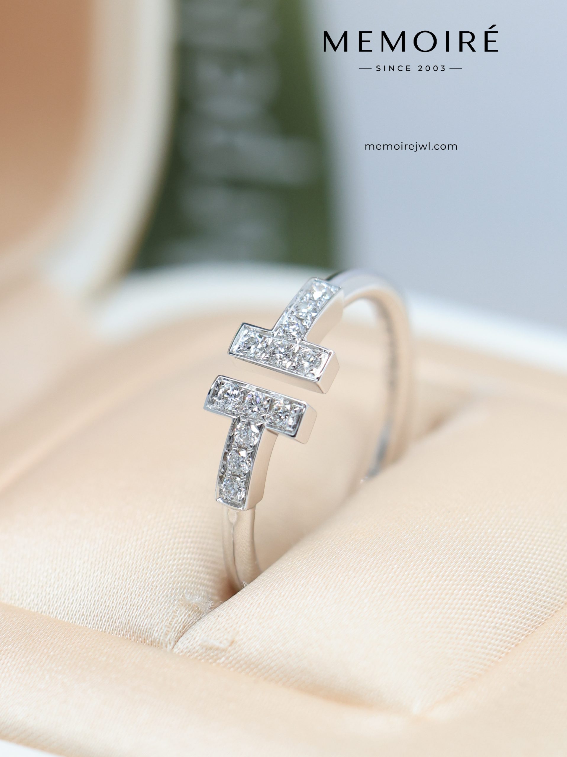 MEMOIRÉ Platinum Diamond-Set Double T Ring